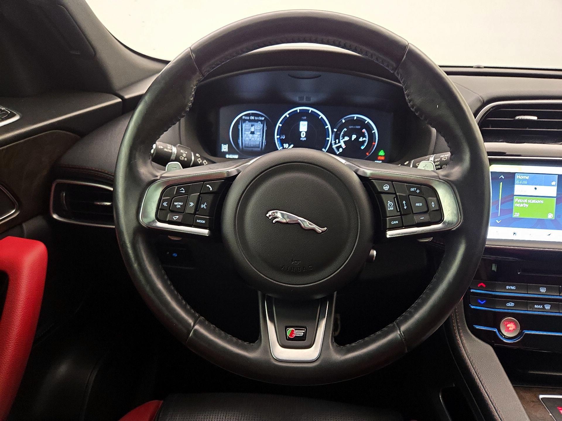 Thumbnail: 2017 Jaguar F-Pace - 10