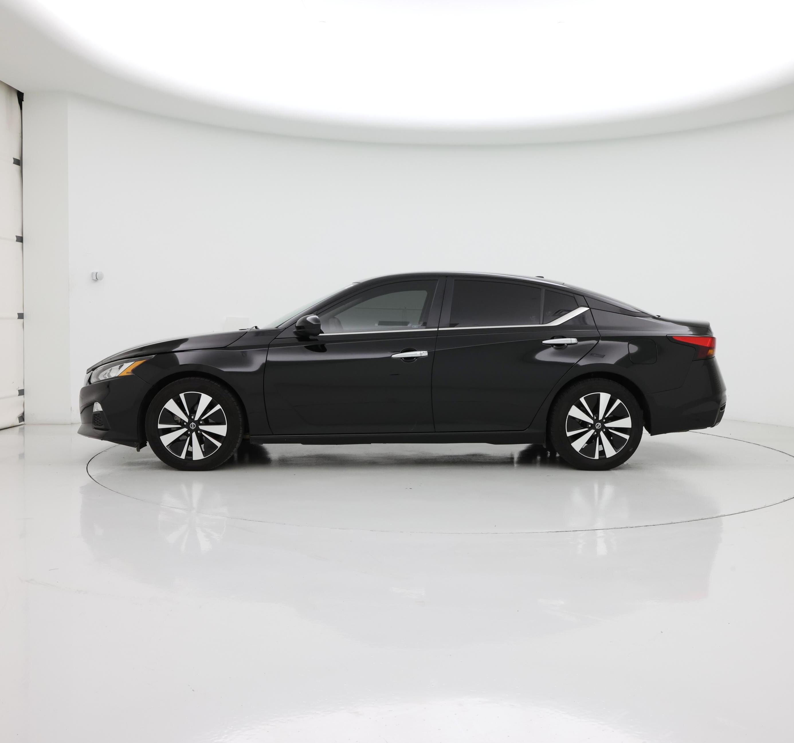 Thumbnail: 2022 Nissan Altima - 3