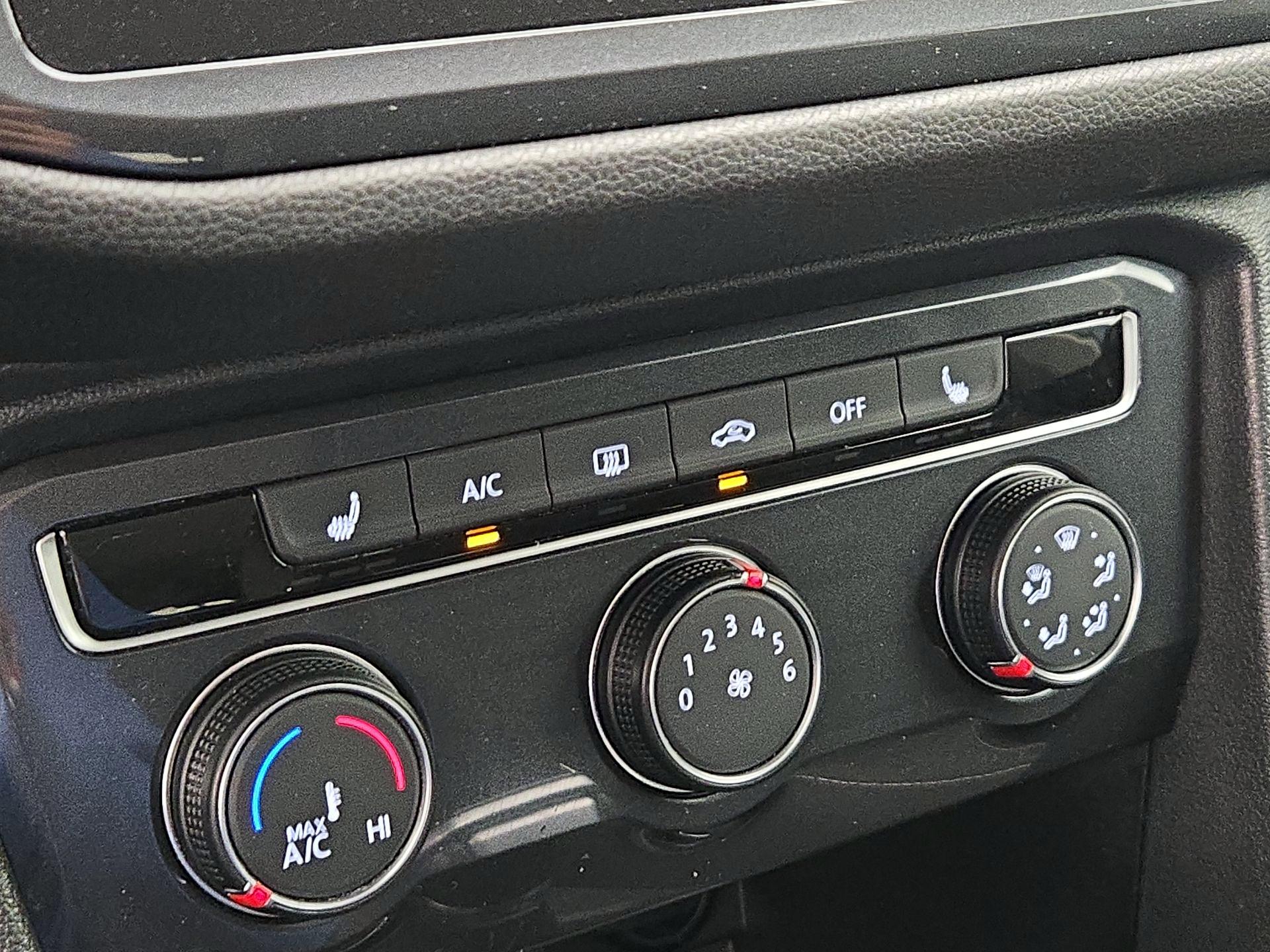 Thumbnail: 2023 Volkswagen Tiguan - 16