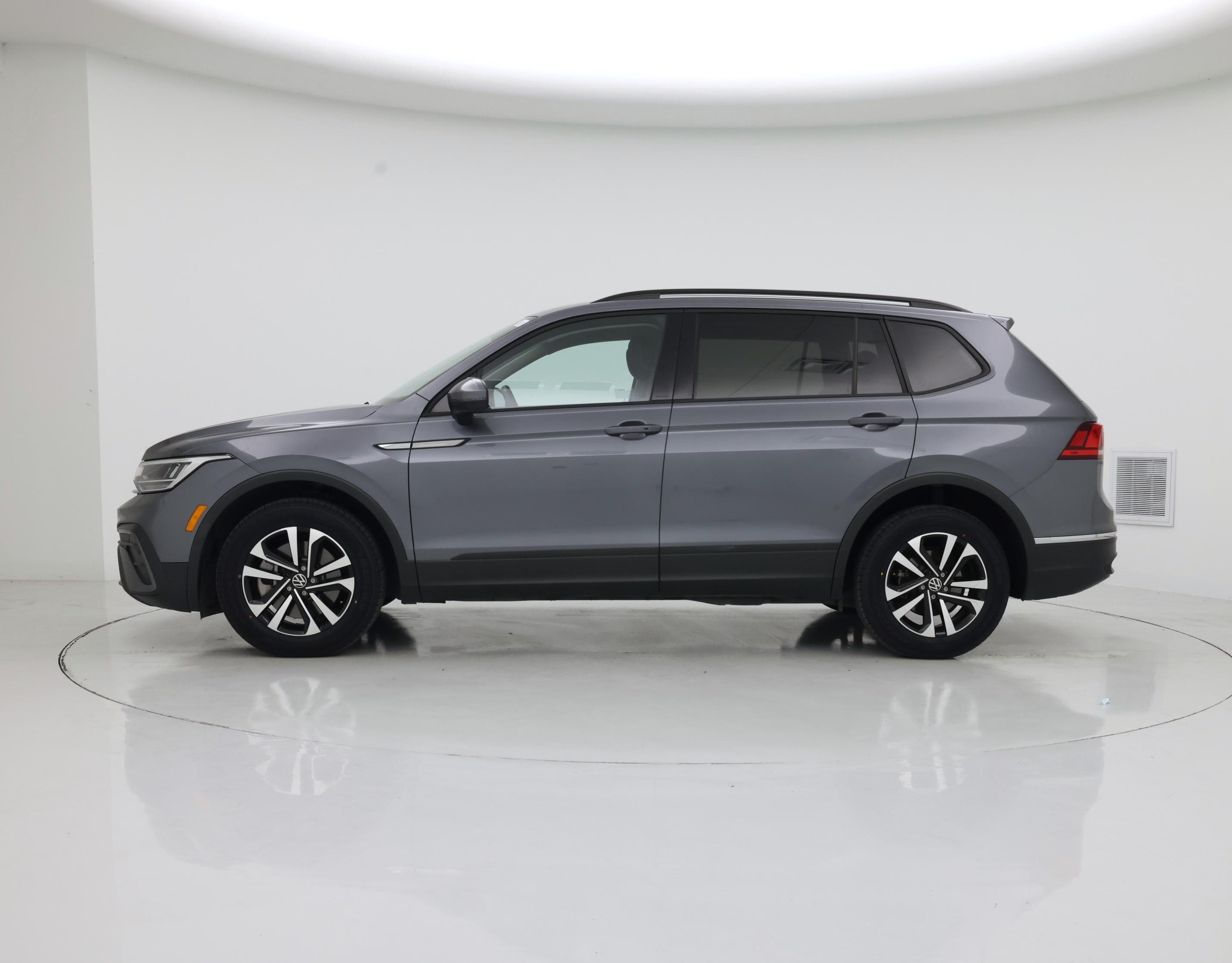 Thumbnail: 2023 Volkswagen Tiguan - 3