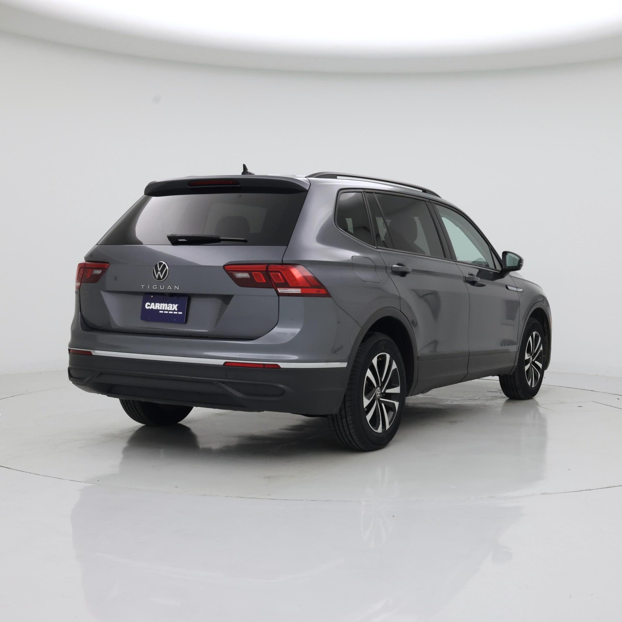 Thumbnail: 2023 Volkswagen Tiguan - 8