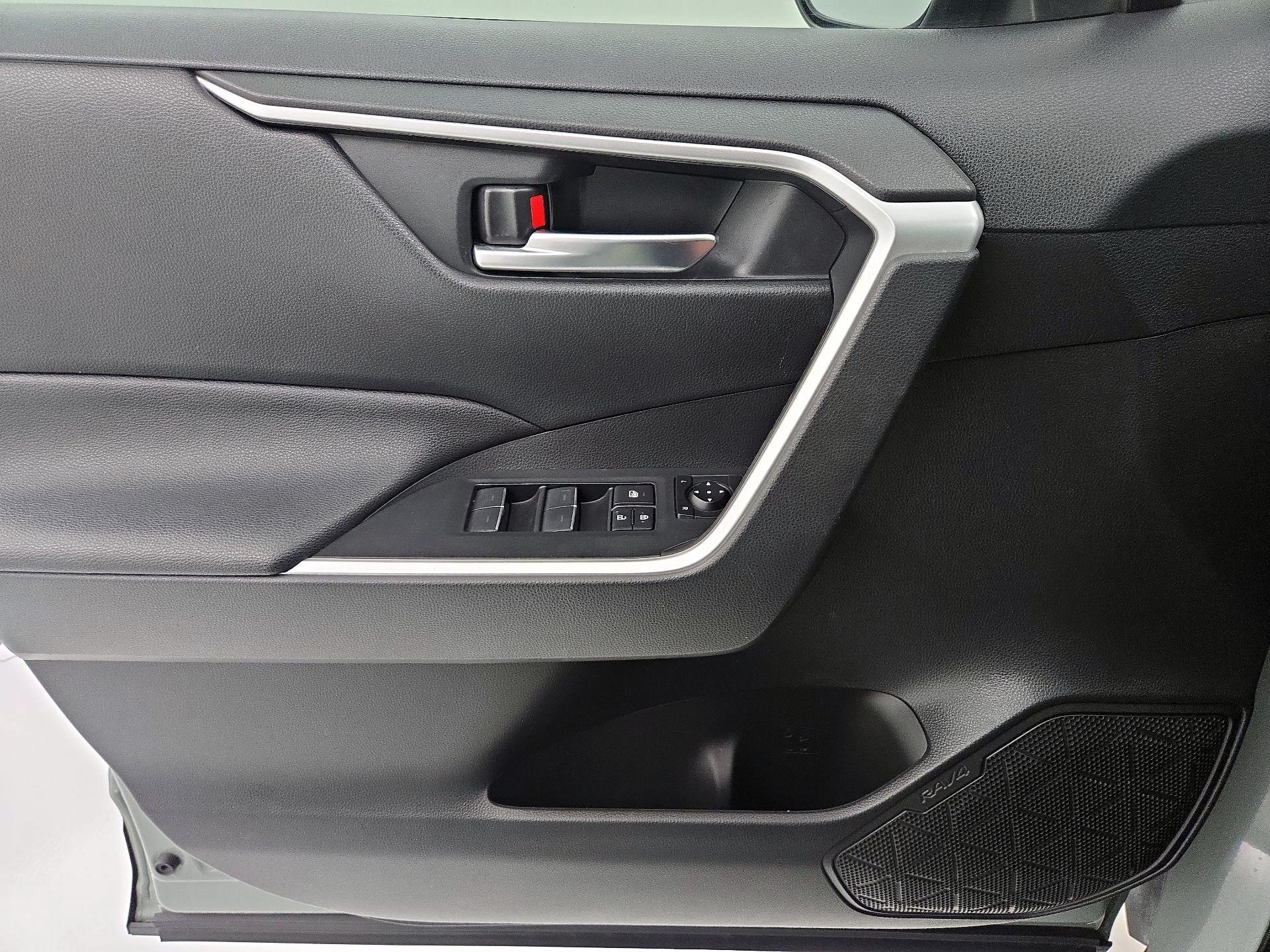 Thumbnail: 2022 Toyota RAV4 - 12