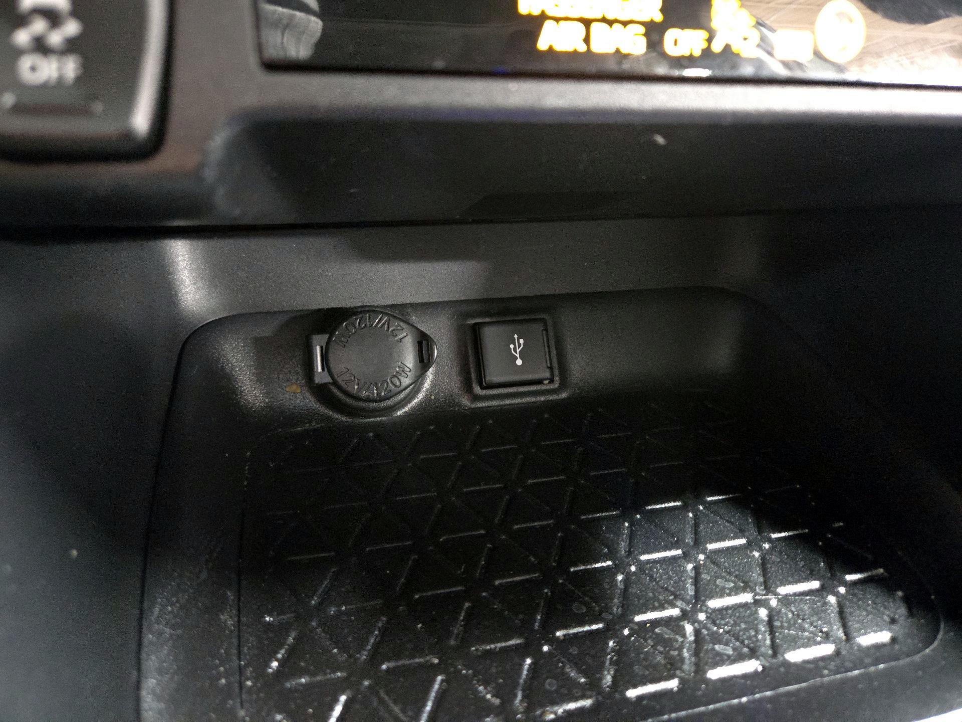 Thumbnail: 2022 Toyota RAV4 - 17