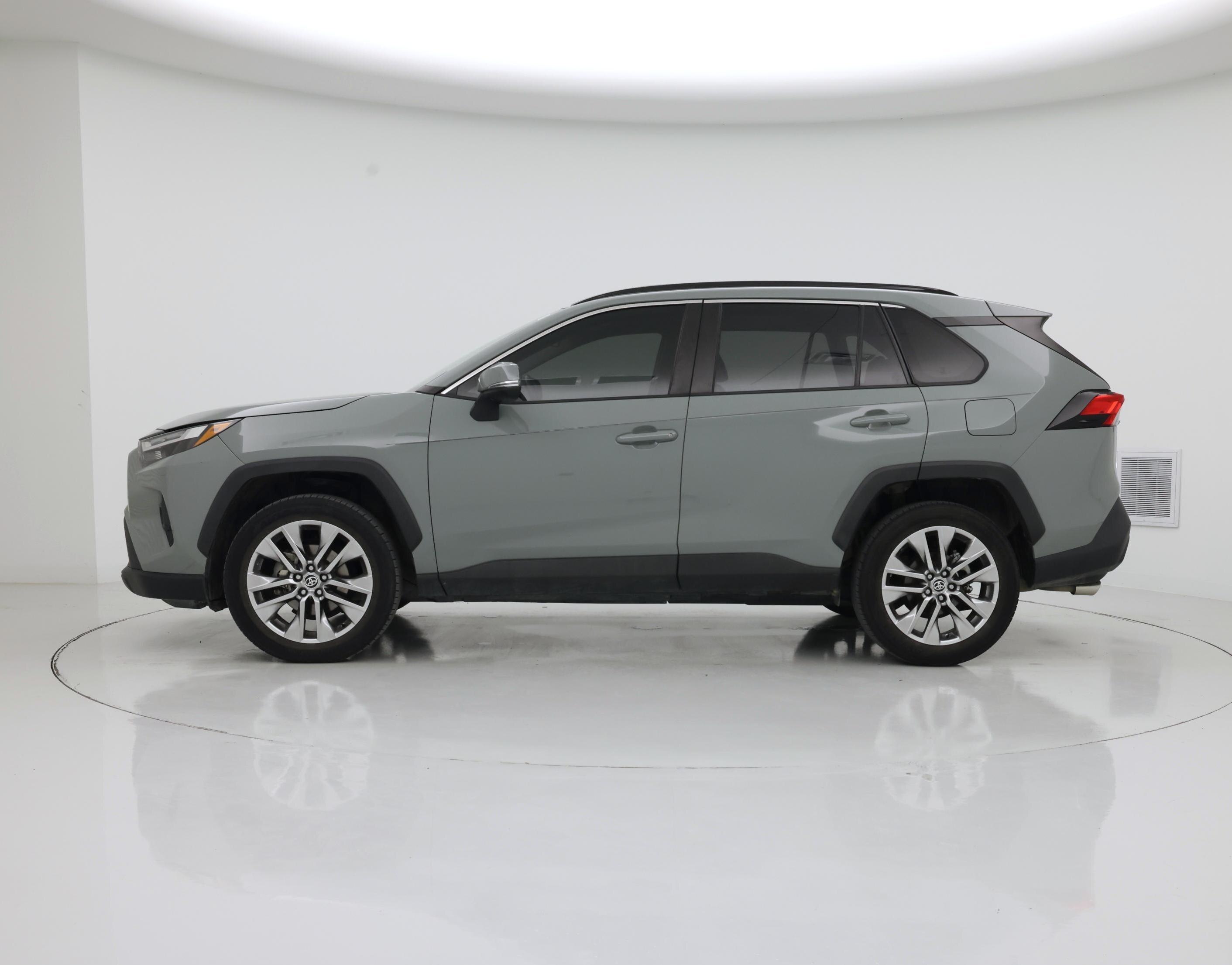 Thumbnail: 2022 Toyota RAV4 - 3