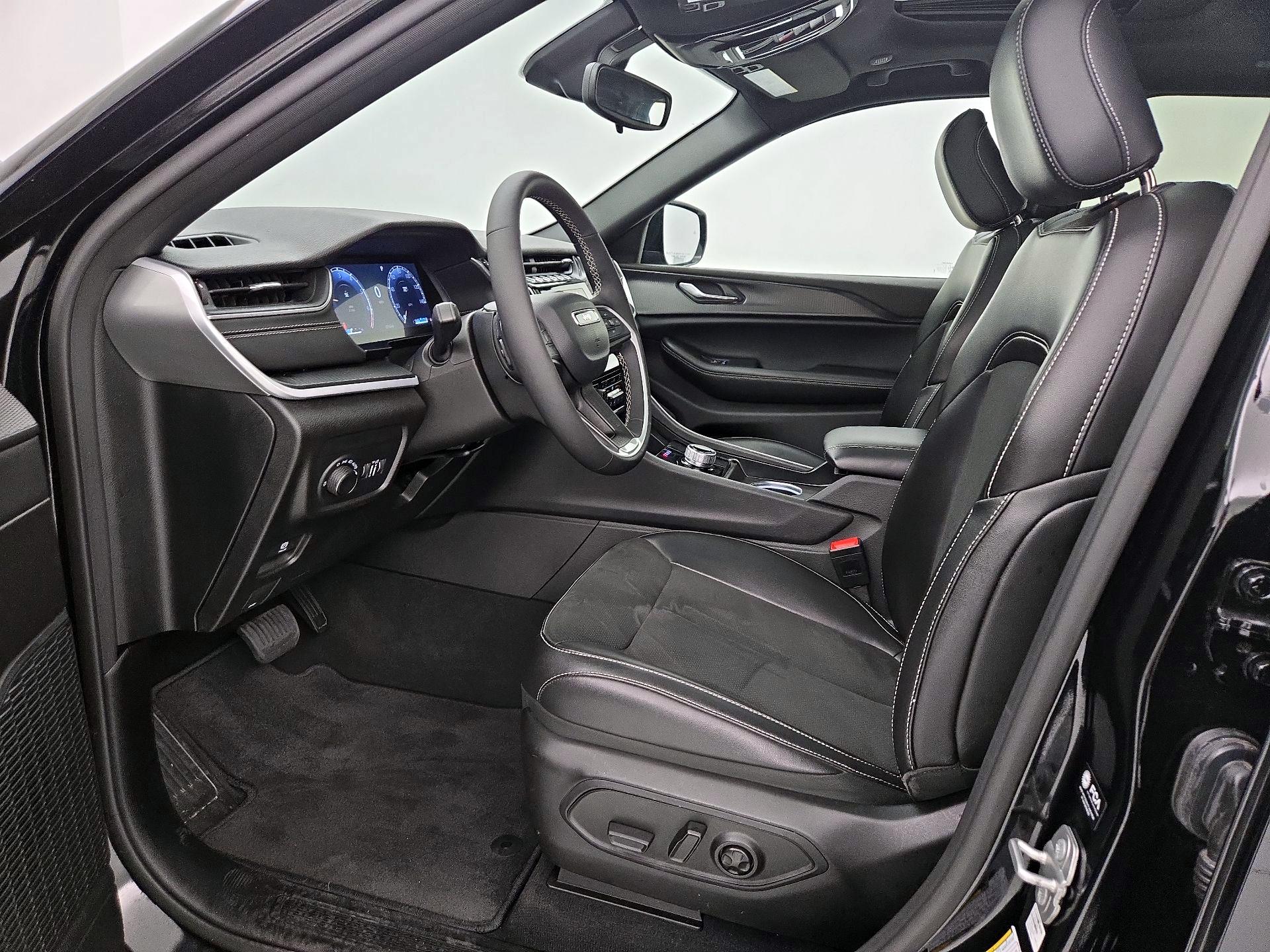 Thumbnail: 2024 Jeep Grand Cherokee - 11