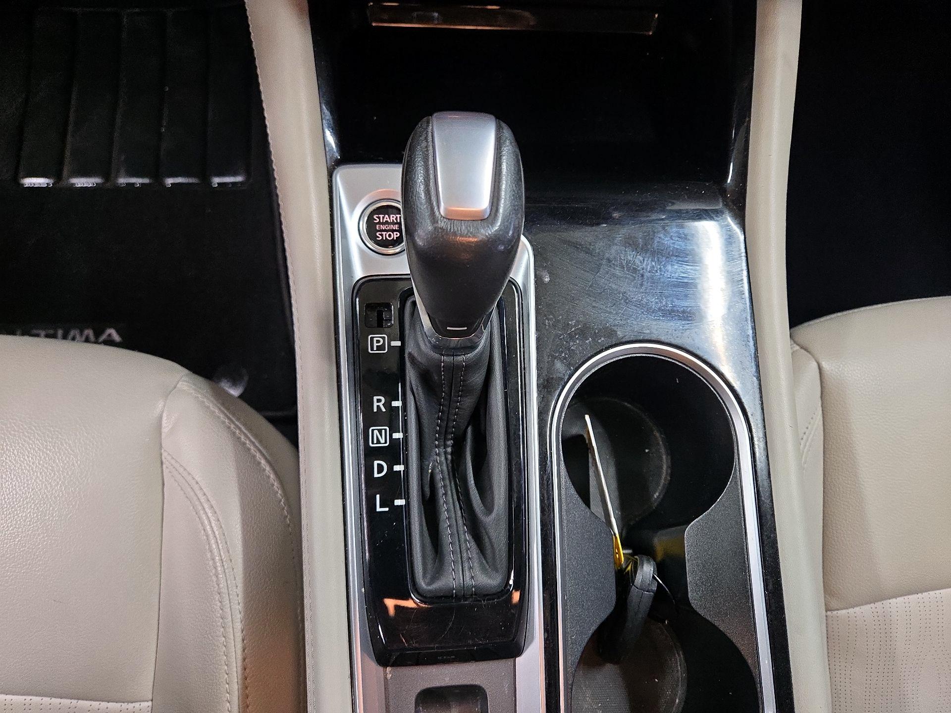 Thumbnail: 2022 Nissan Altima - 16