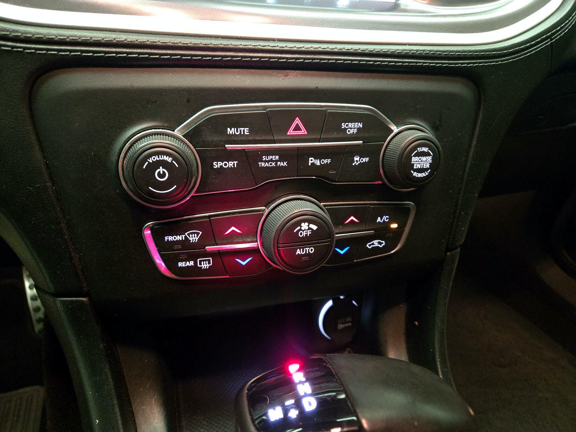 Thumbnail: 2020 Dodge Charger - 16