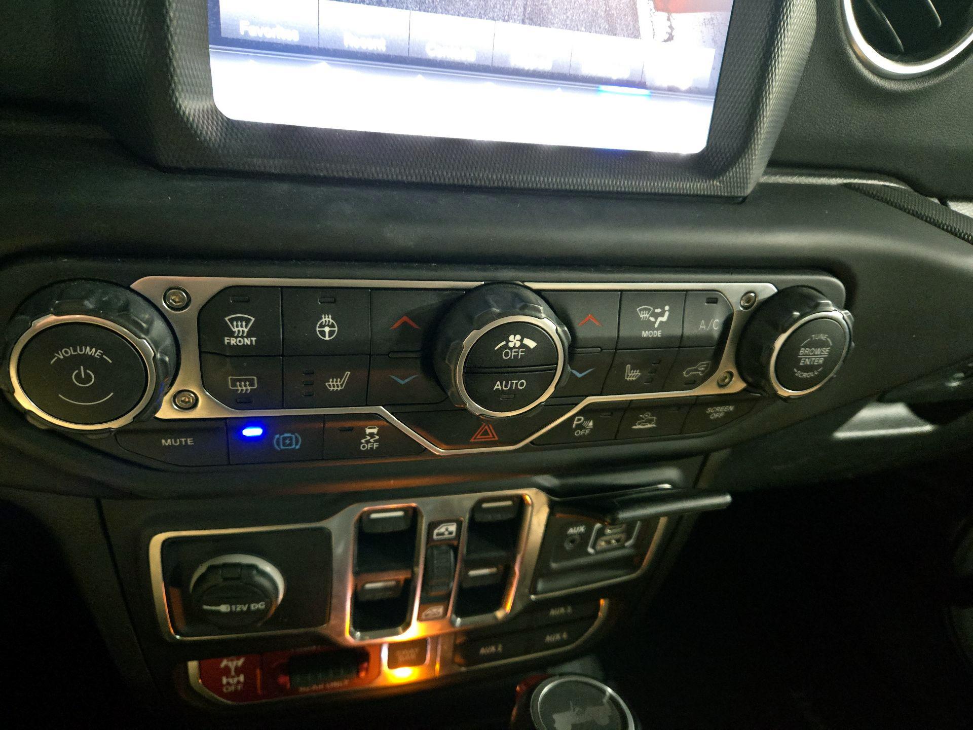 Thumbnail: 2022 Jeep Wrangler - 17