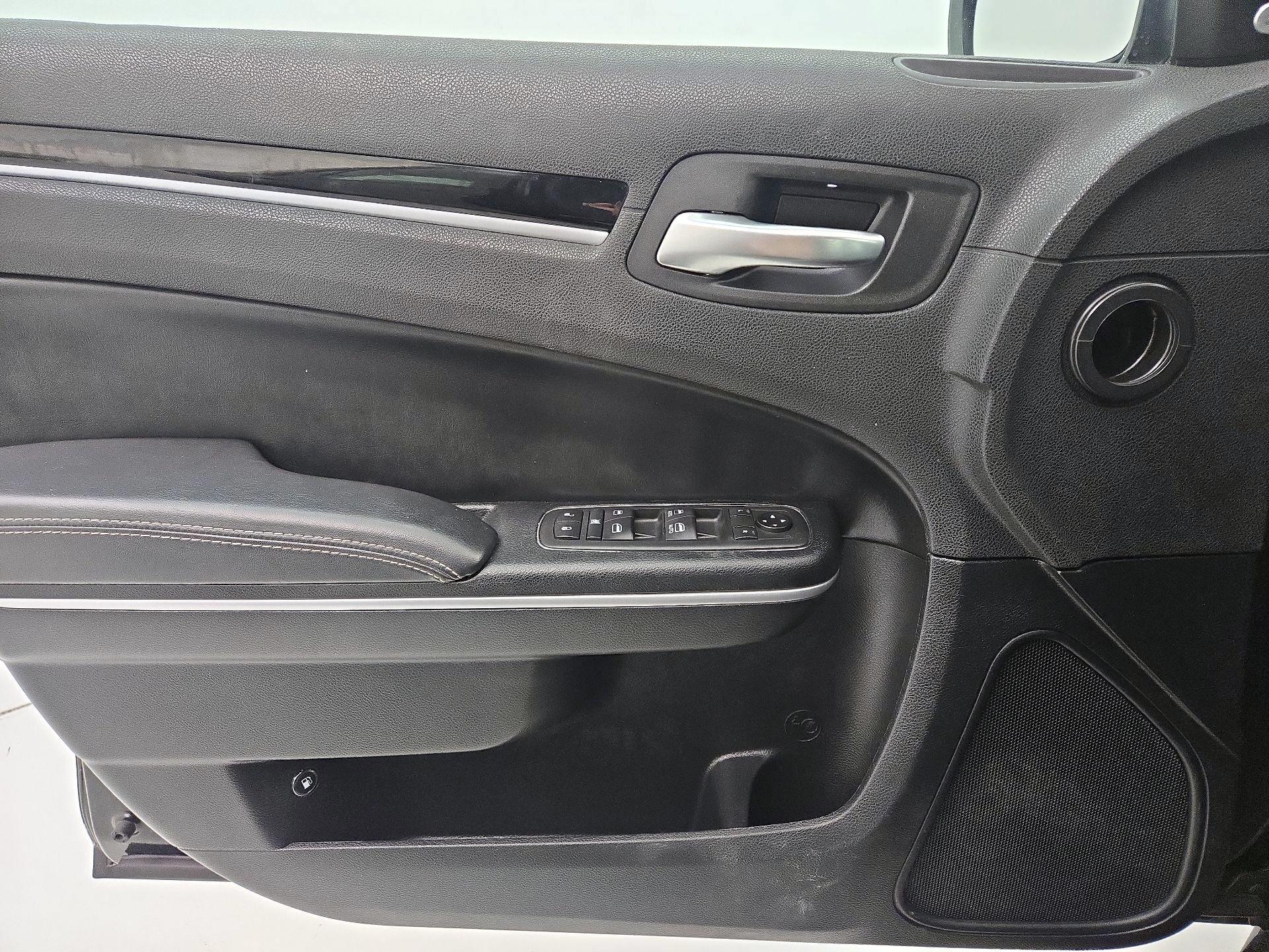 Thumbnail: 2020 Chrysler 300 - 12