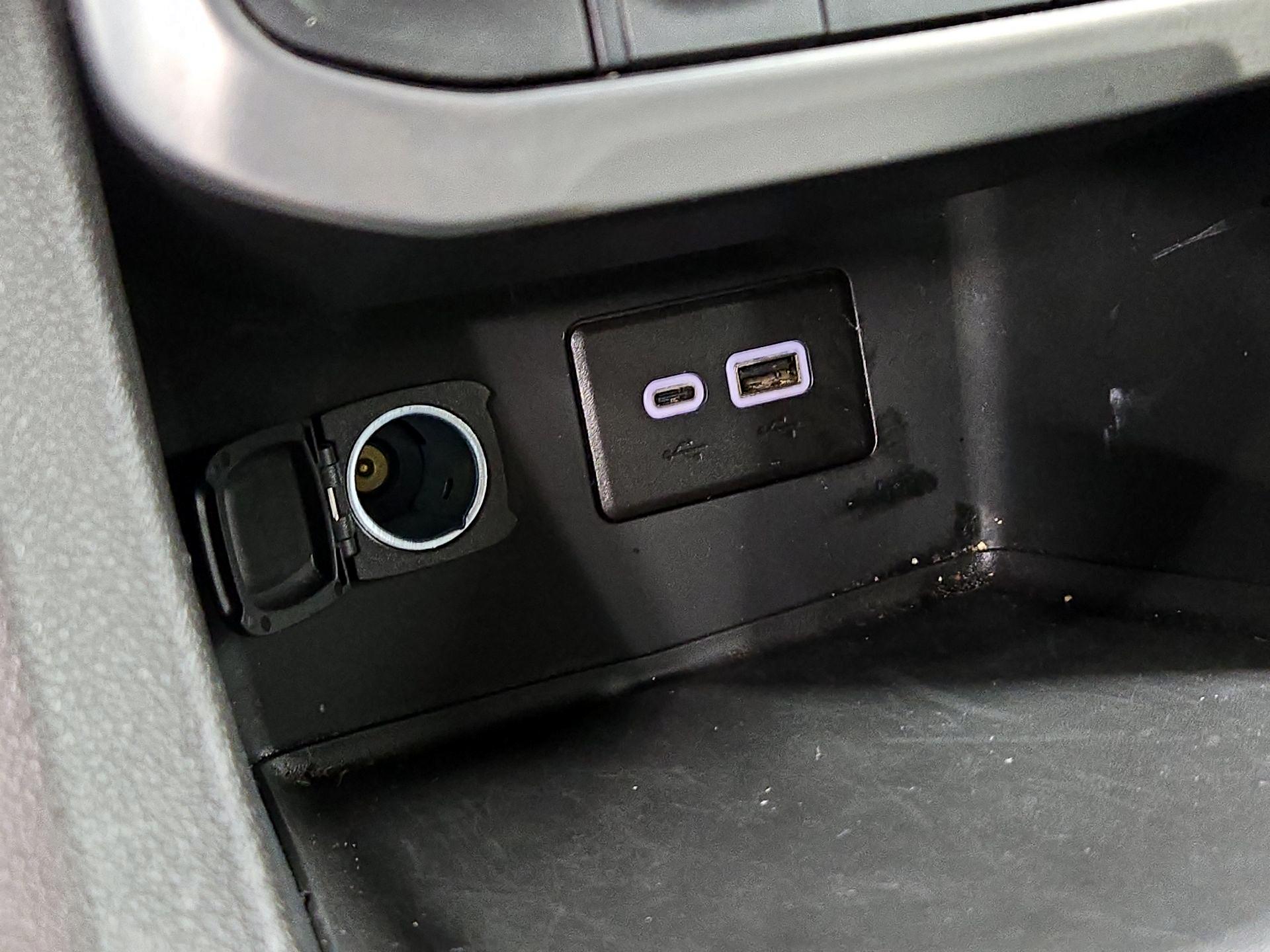 Thumbnail: 2023 GMC Acadia - 18