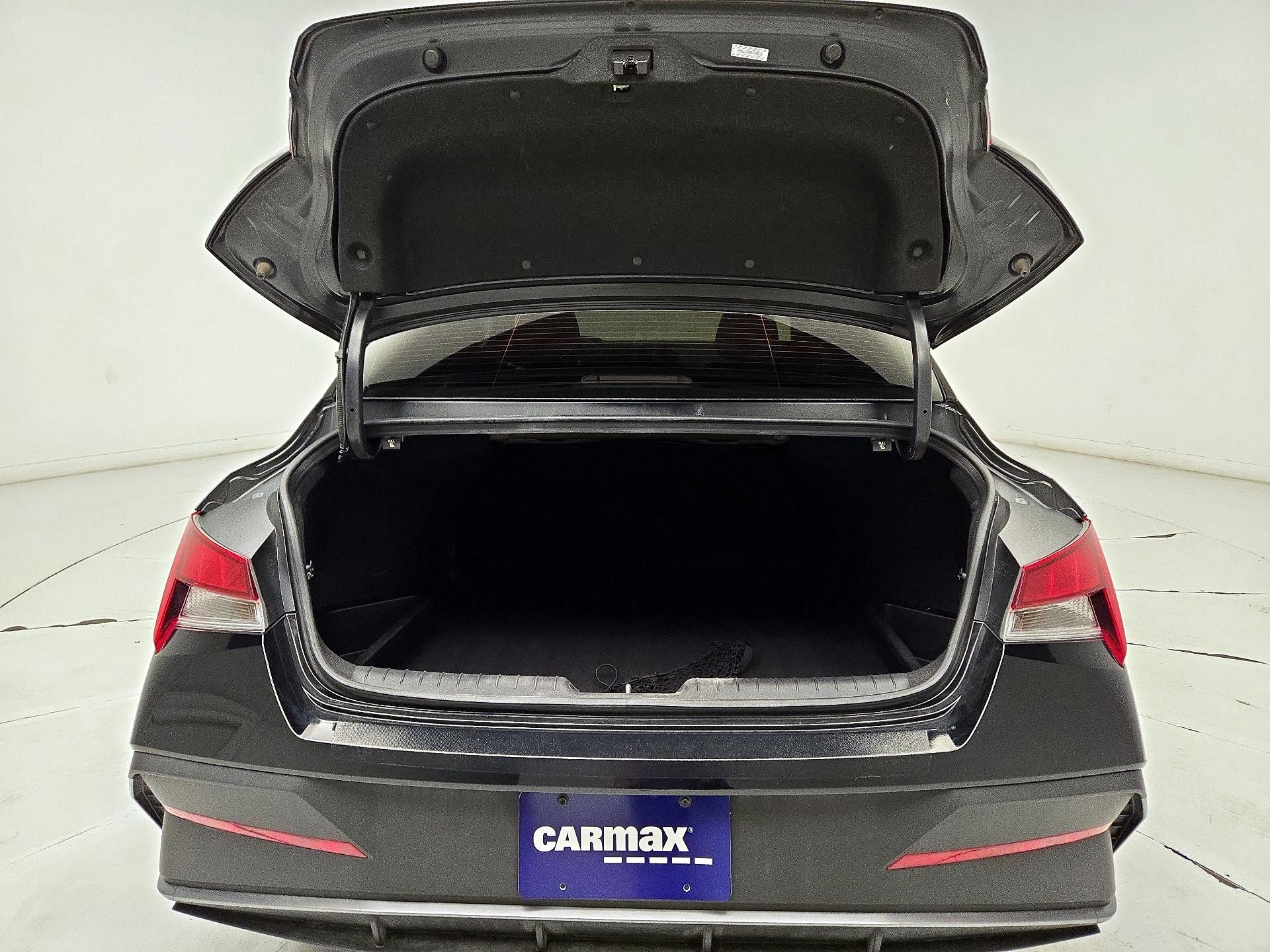 Thumbnail: 2024 Hyundai Elantra - 19