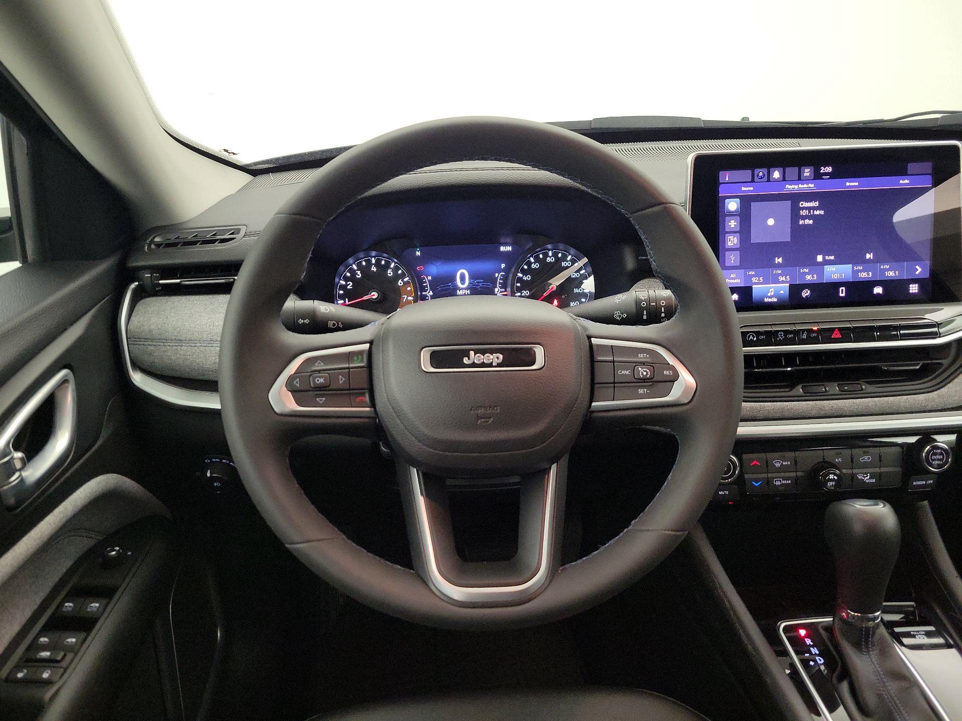 Thumbnail: 2022 Jeep Compass - 10