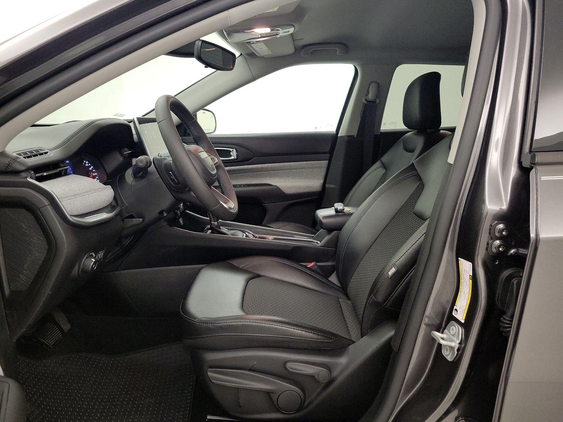 Thumbnail: 2022 Jeep Compass - 11