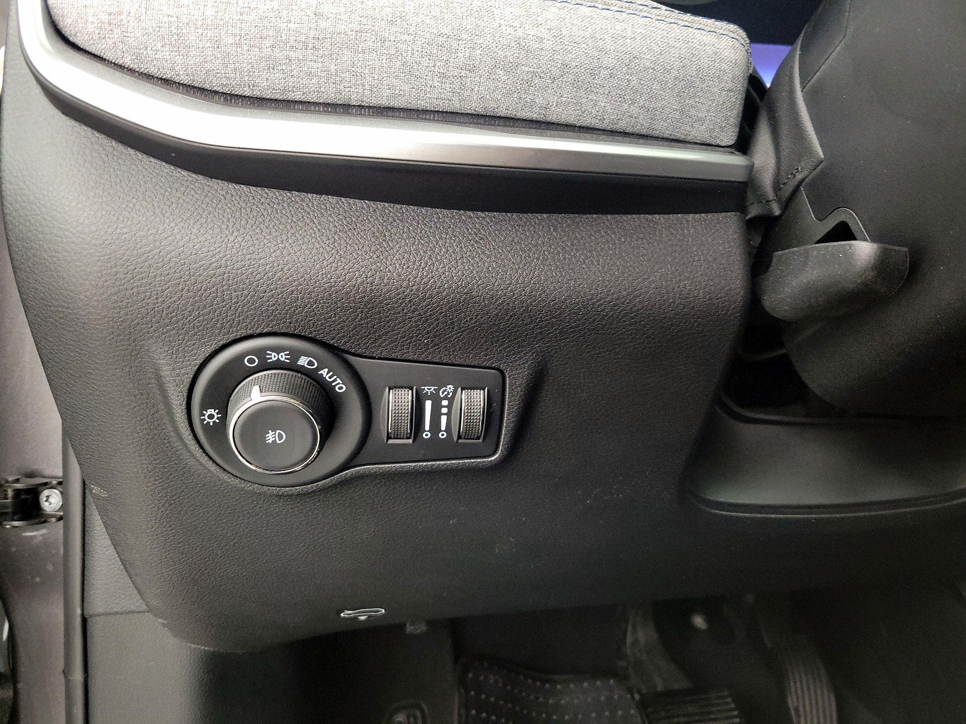 Thumbnail: 2022 Jeep Compass - 13