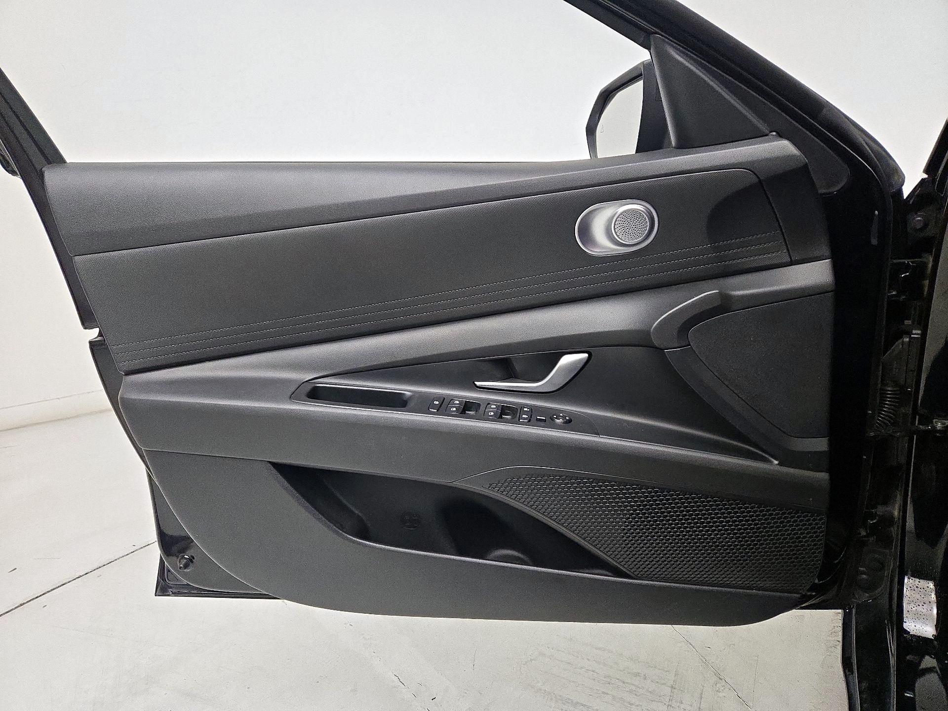 Thumbnail: 2022 Hyundai Elantra - 12