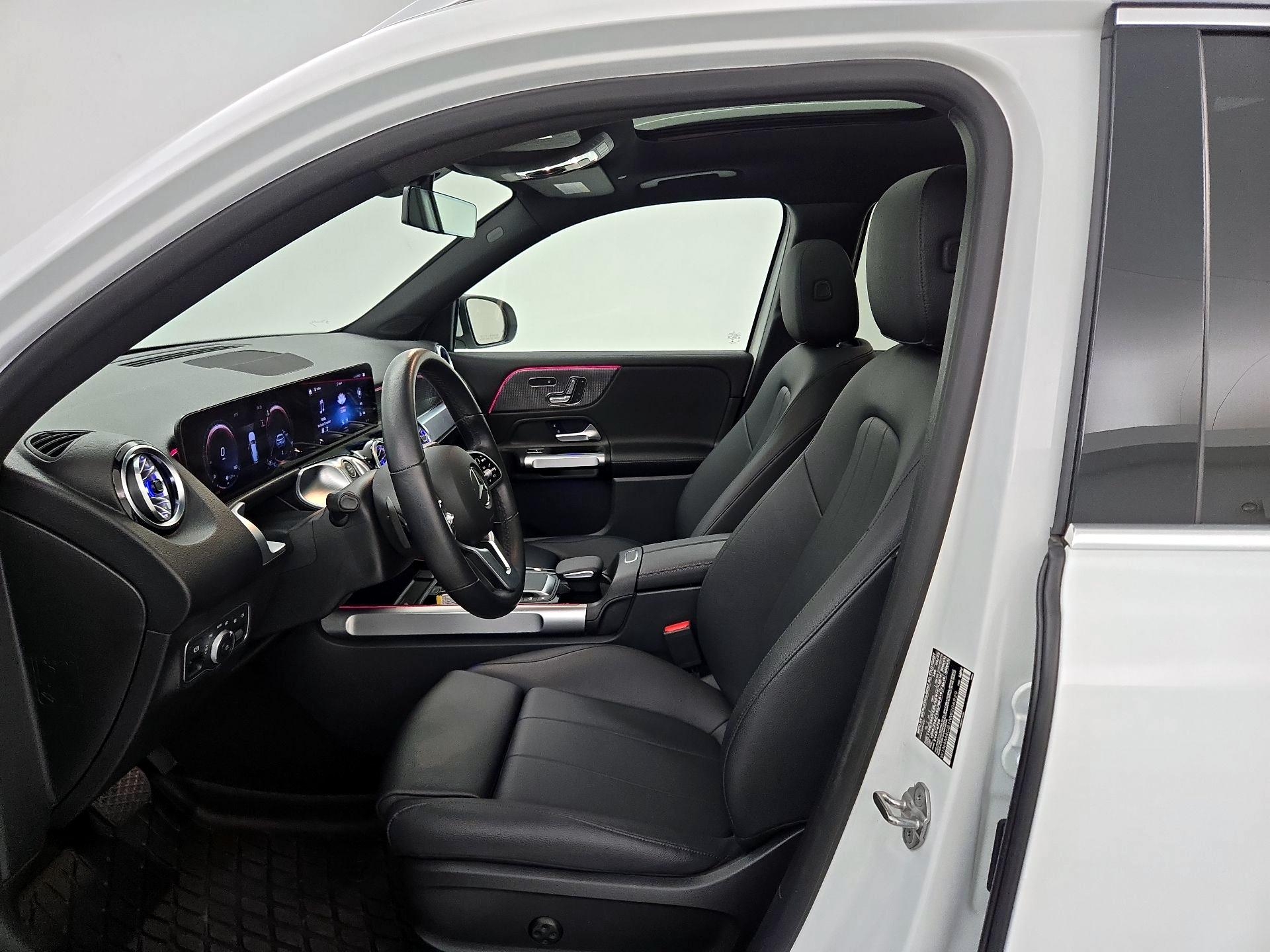 Thumbnail: 2022 Mercedes-Benz GLB - 11