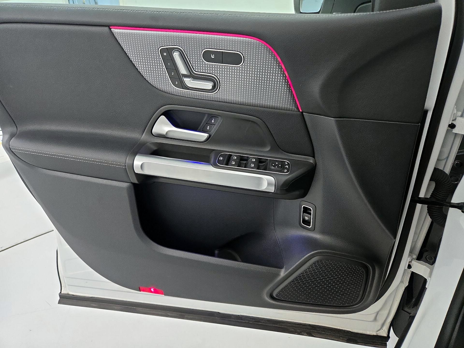 Thumbnail: 2022 Mercedes-Benz GLB - 12