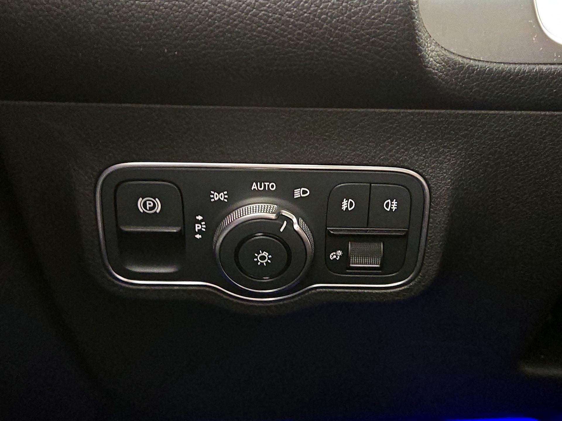 Thumbnail: 2022 Mercedes-Benz GLB - 13