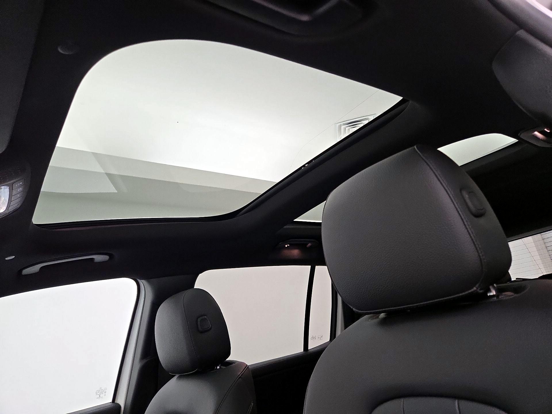 Thumbnail: 2022 Mercedes-Benz GLB - 19