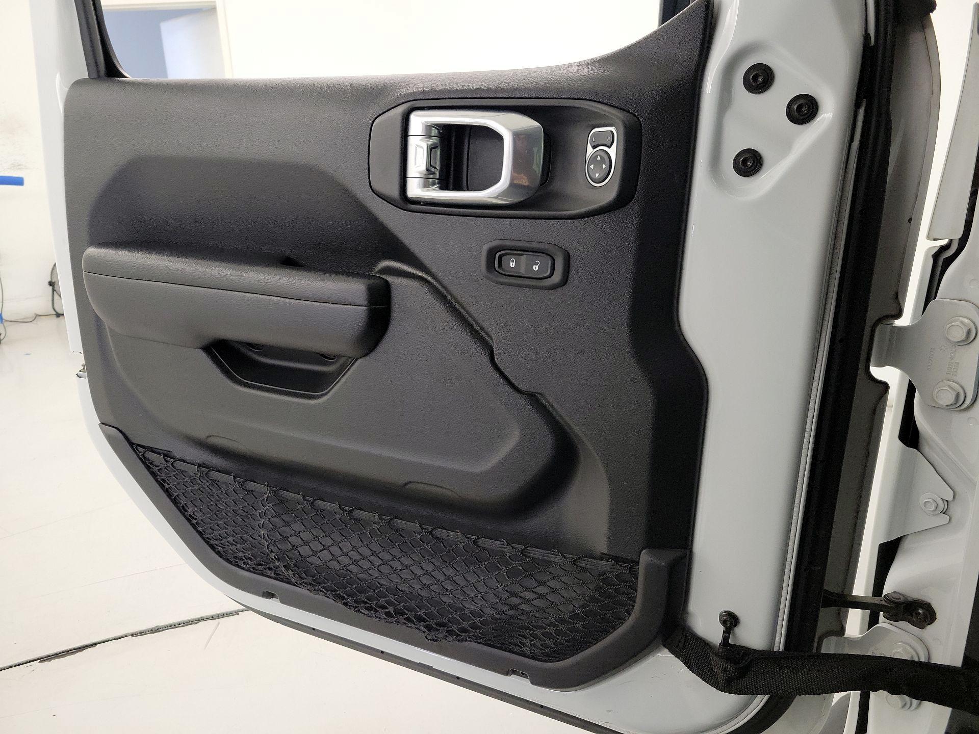 Thumbnail: 2021 Jeep Gladiator - 12