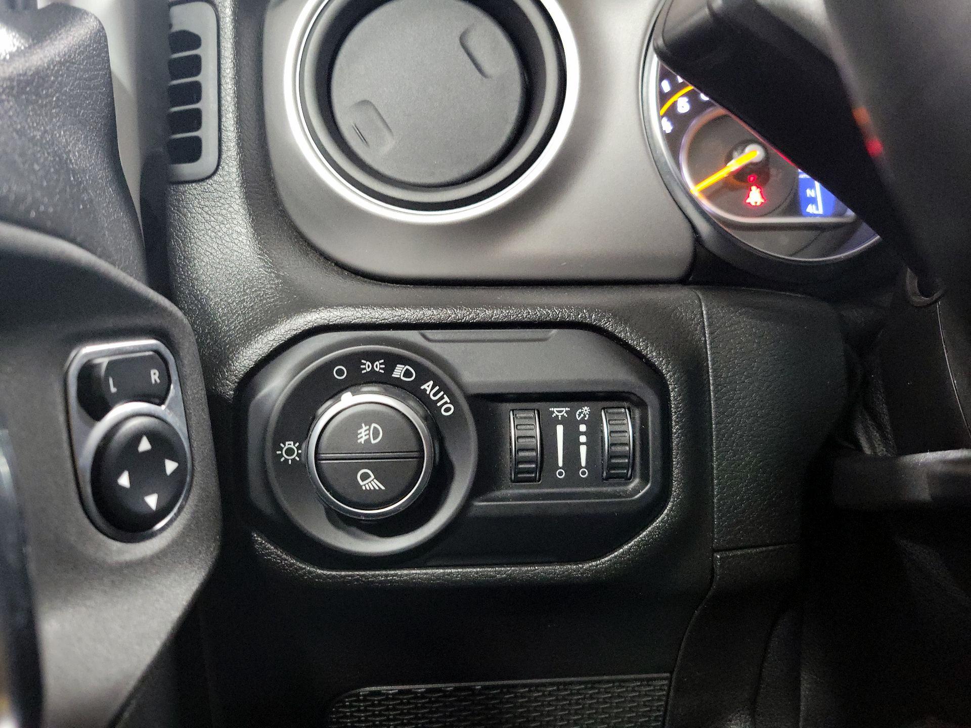 Thumbnail: 2021 Jeep Gladiator - 13