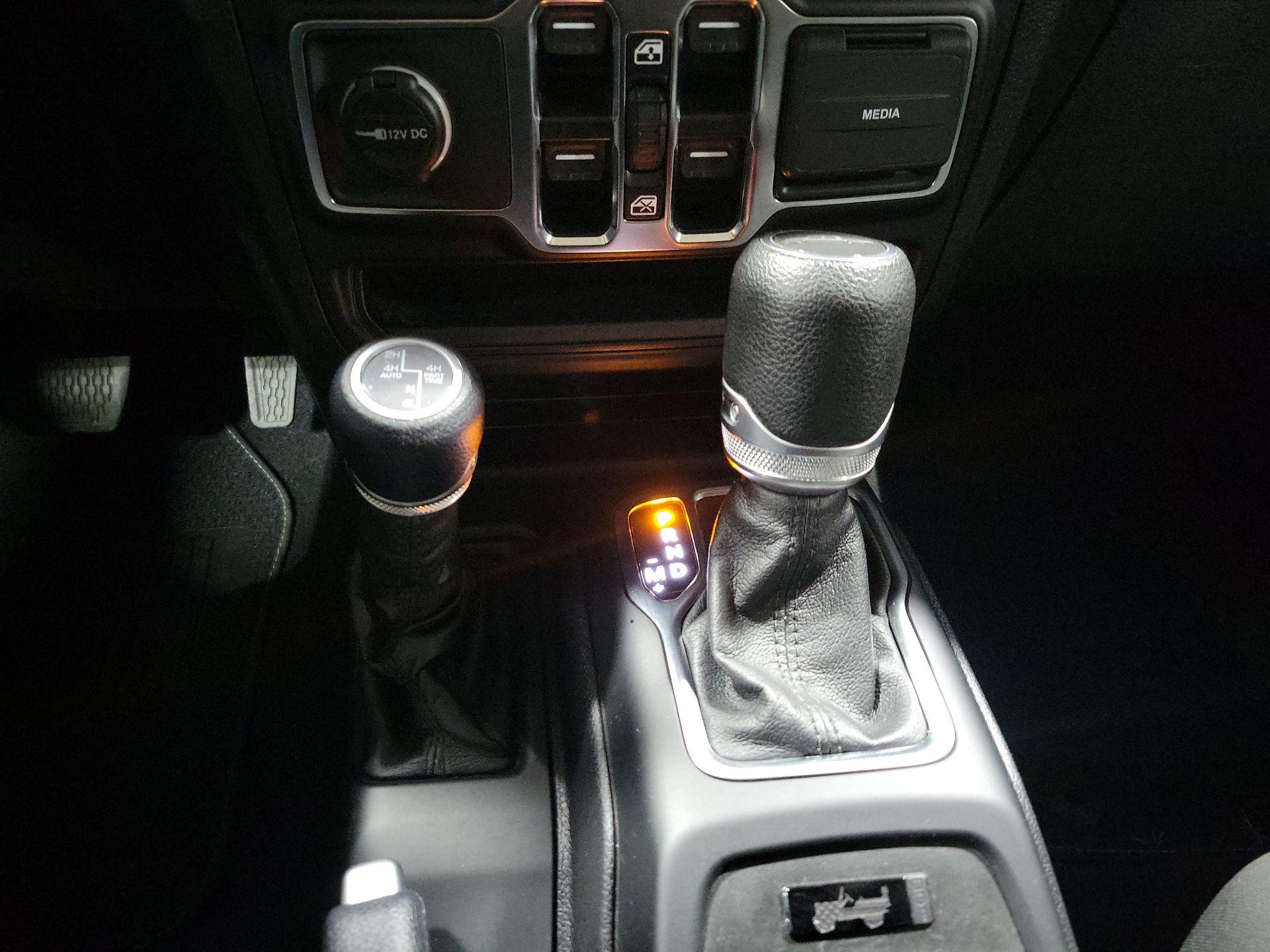 Thumbnail: 2021 Jeep Gladiator - 17