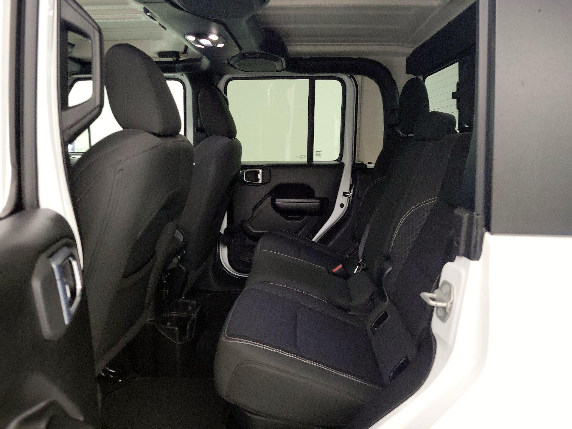 Thumbnail: 2021 Jeep Gladiator - 18