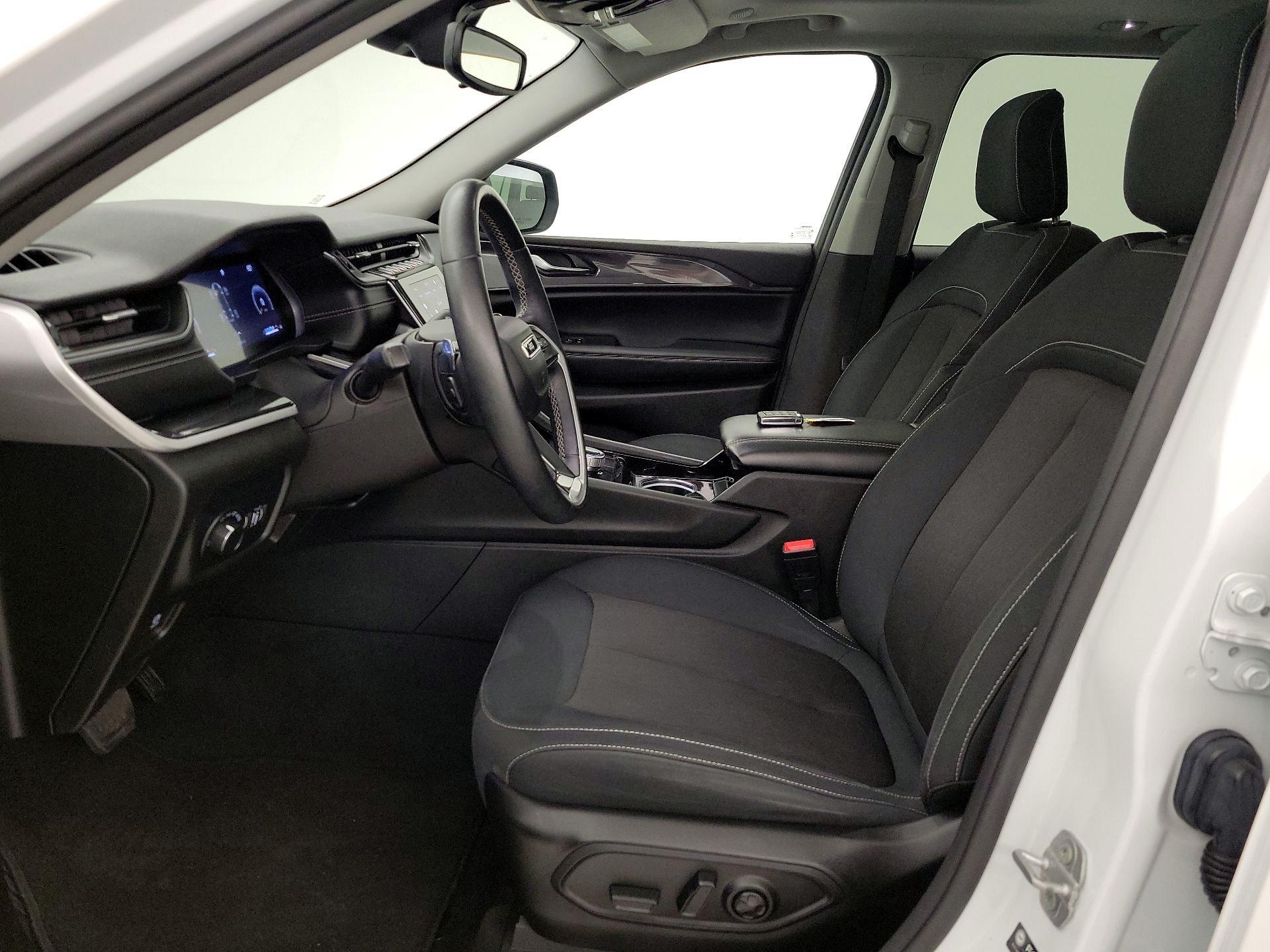 Thumbnail: 2022 Jeep Grand Cherokee - 11