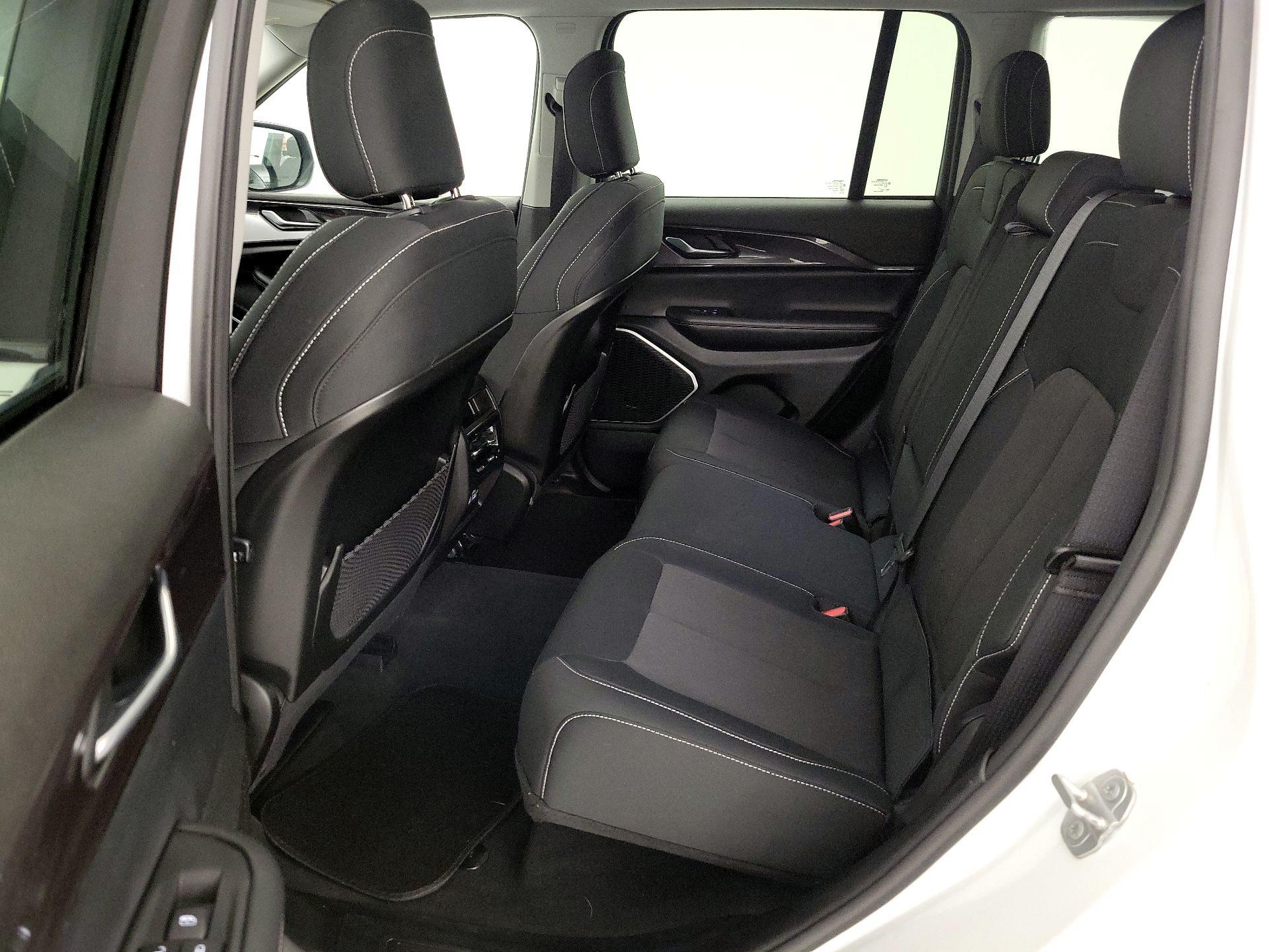 Thumbnail: 2022 Jeep Grand Cherokee - 20