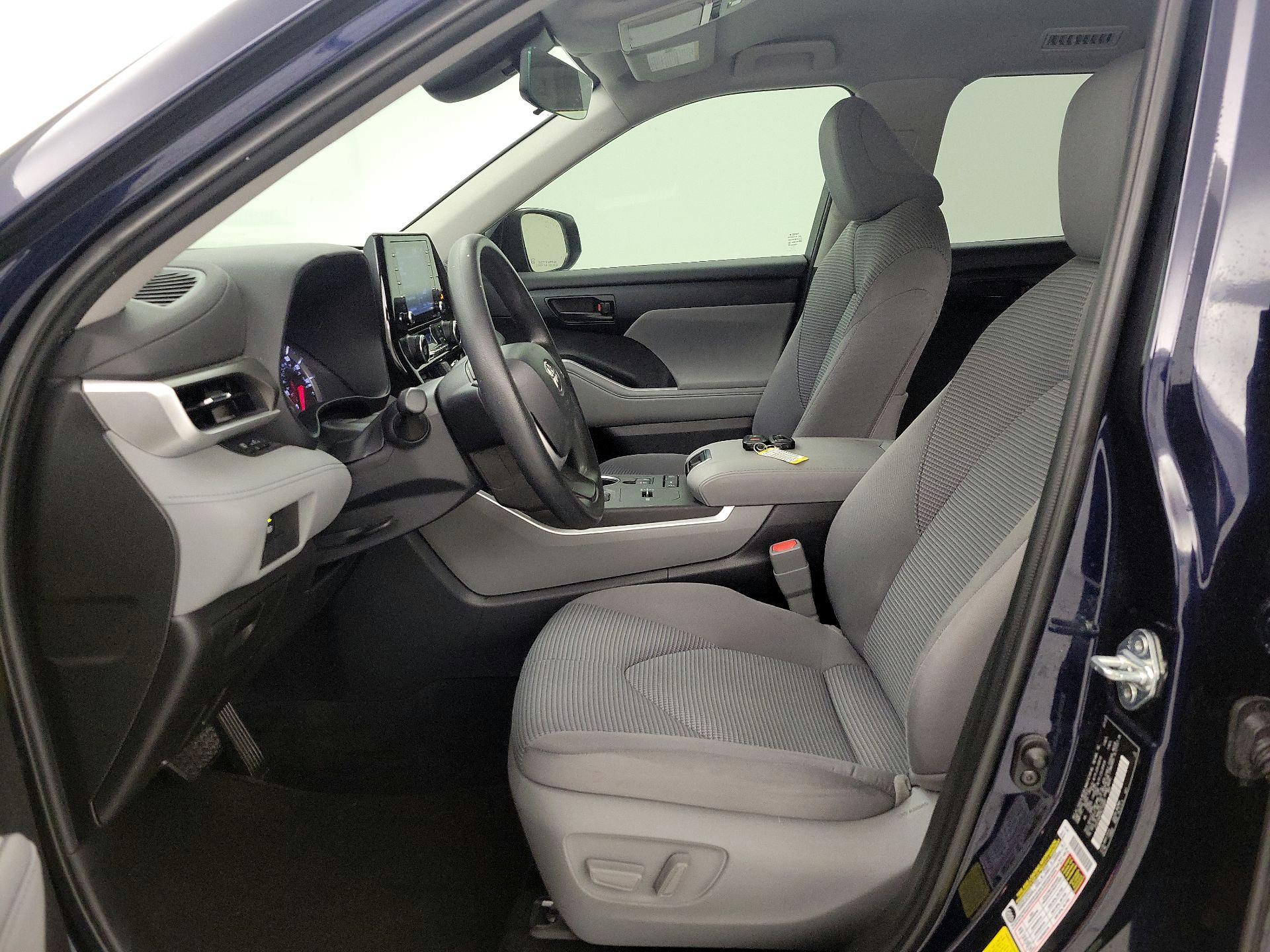 Thumbnail: 2022 Toyota Highlander - 11