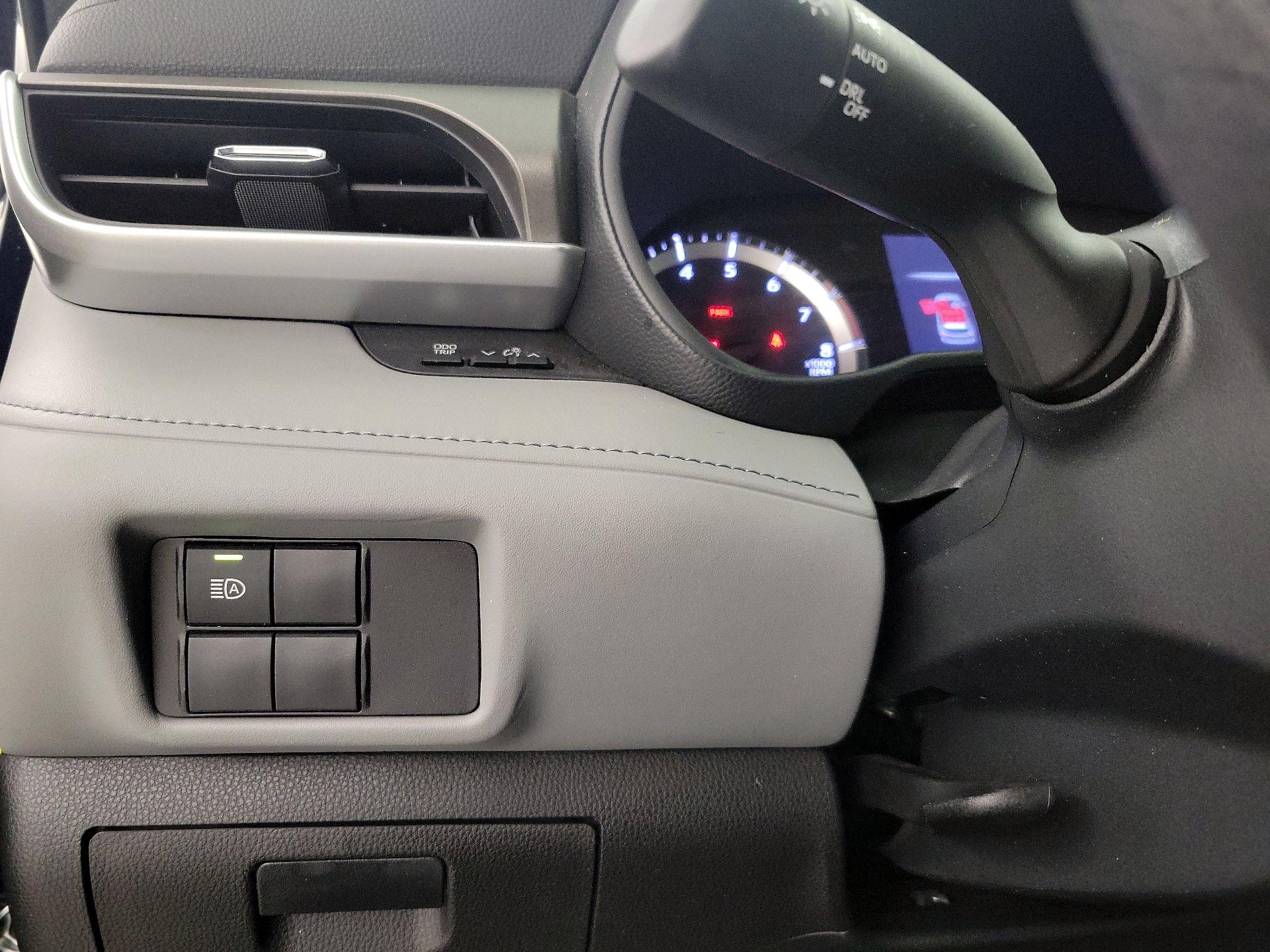 Thumbnail: 2022 Toyota Highlander - 13