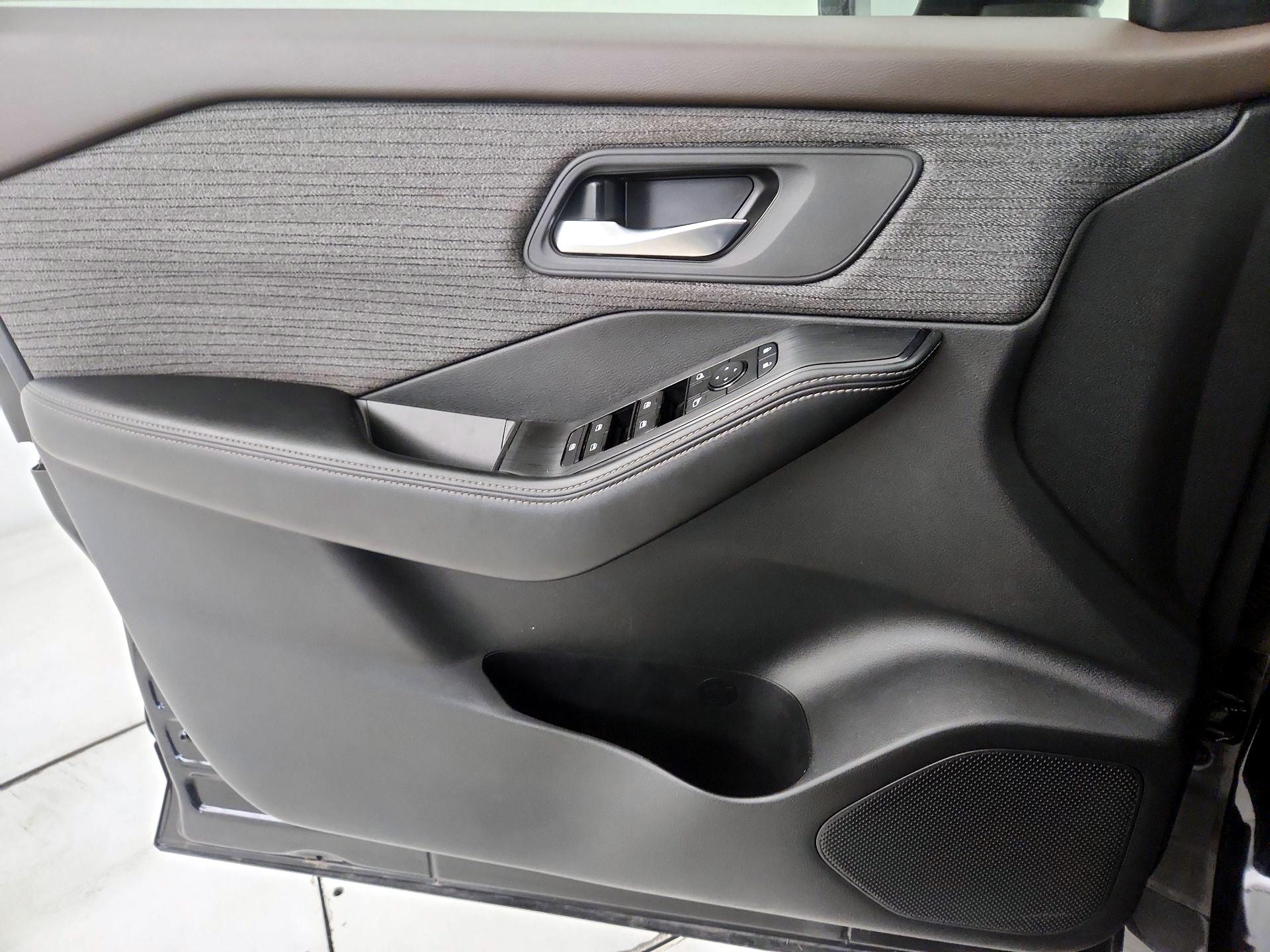 Thumbnail: 2023 Nissan Rogue - 12