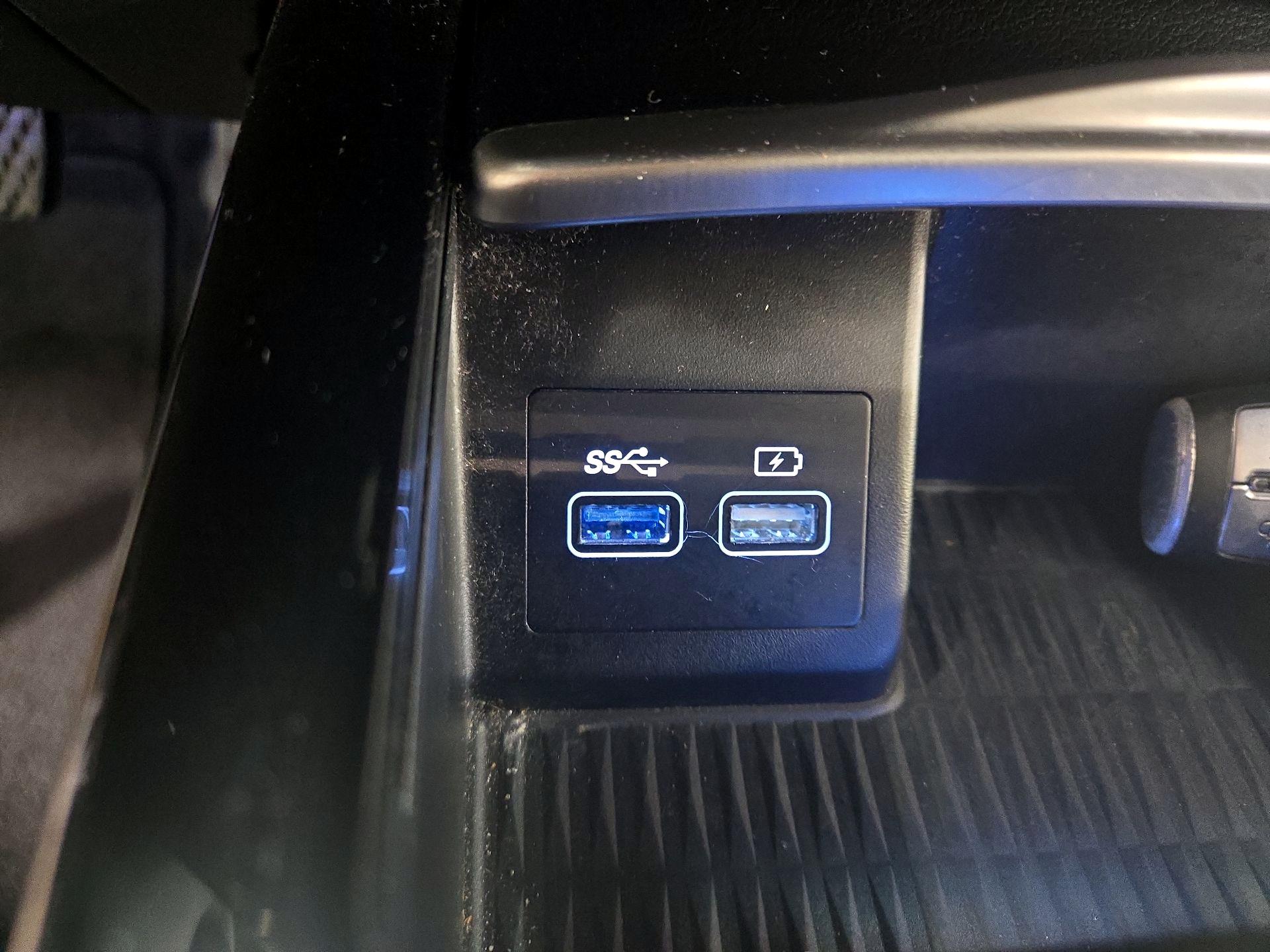 Thumbnail: 2023 Genesis G80 - 17