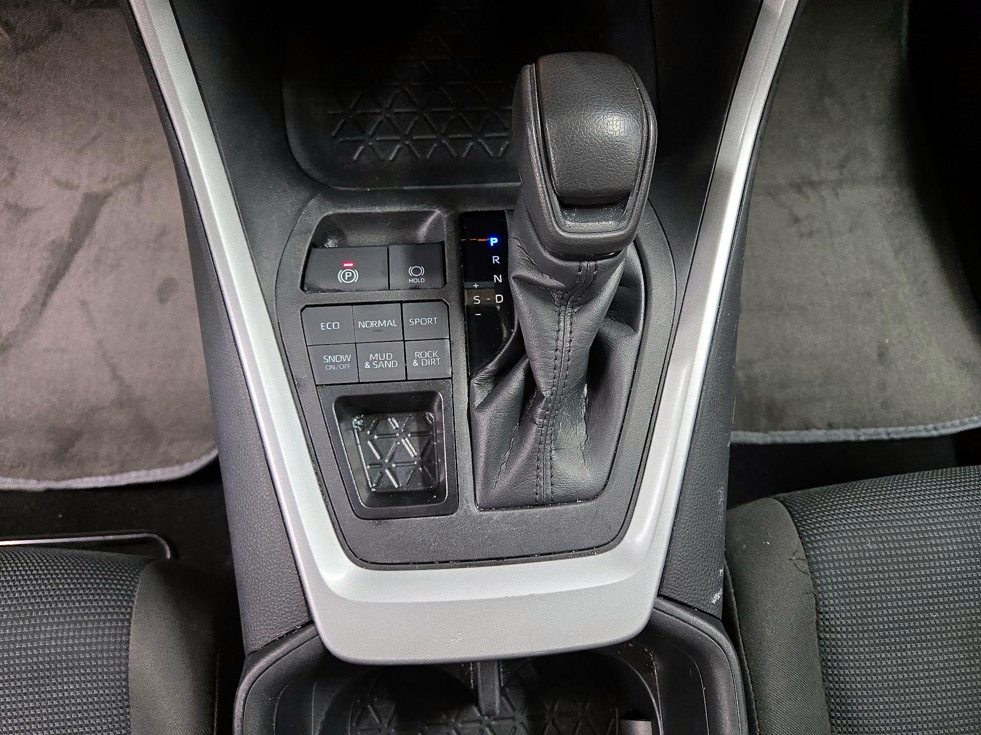 Thumbnail: 2023 Toyota RAV4 - 16