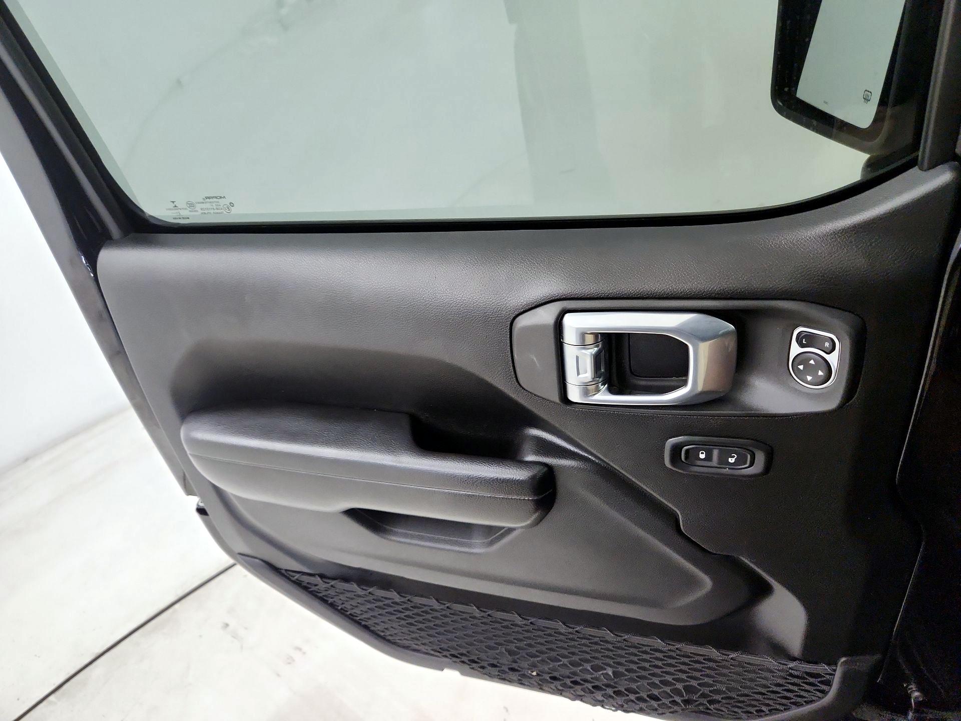 Thumbnail: 2021 Jeep Gladiator - 12