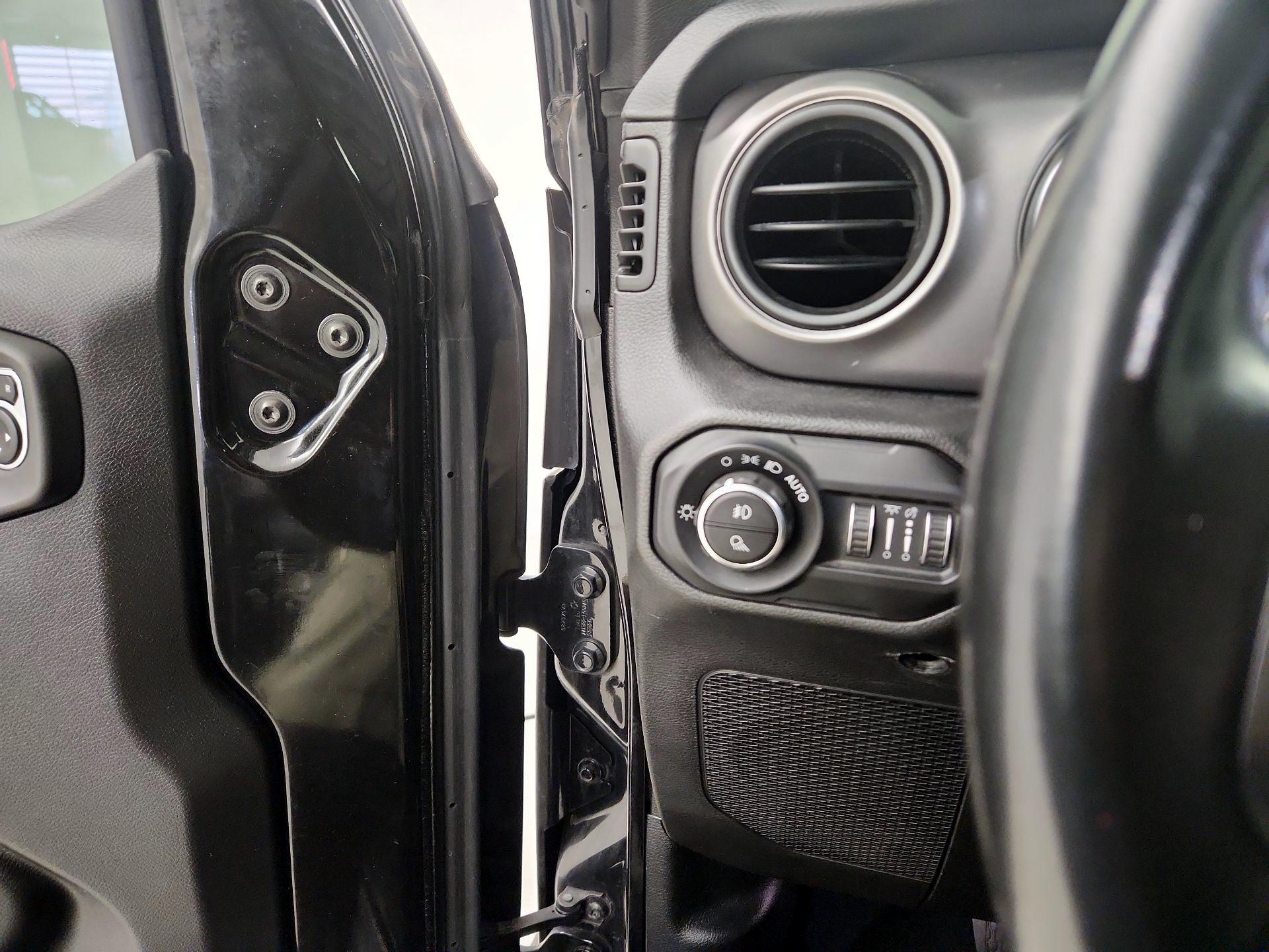 Thumbnail: 2021 Jeep Gladiator - 13