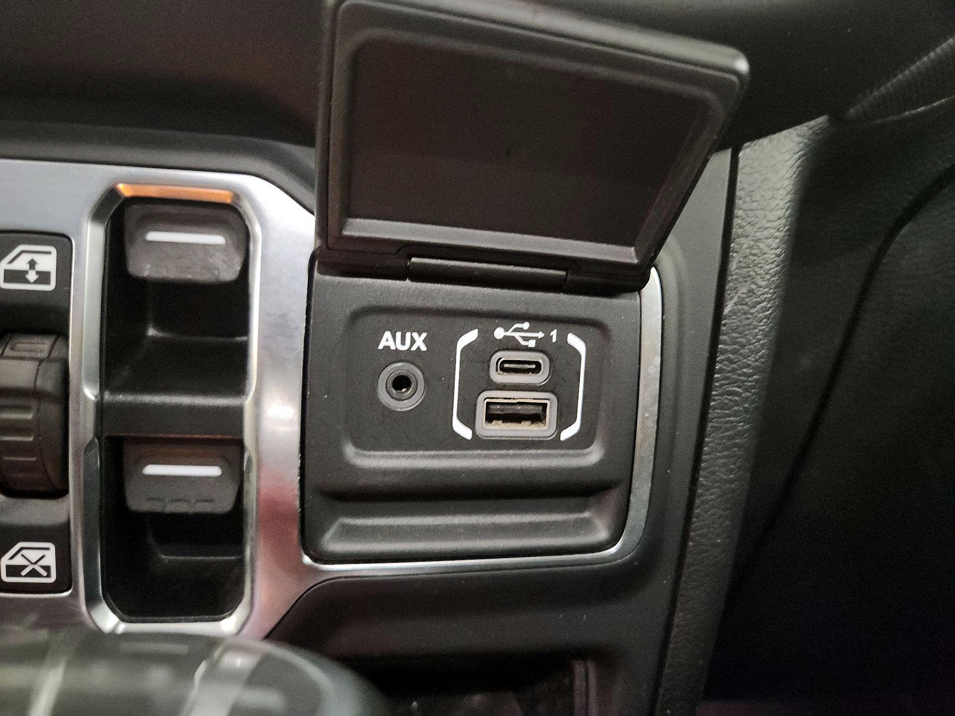 Thumbnail: 2021 Jeep Gladiator - 18