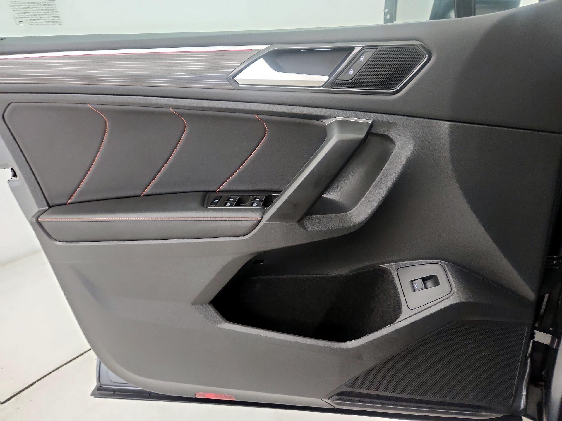 Thumbnail: 2024 Volkswagen Tiguan - 12