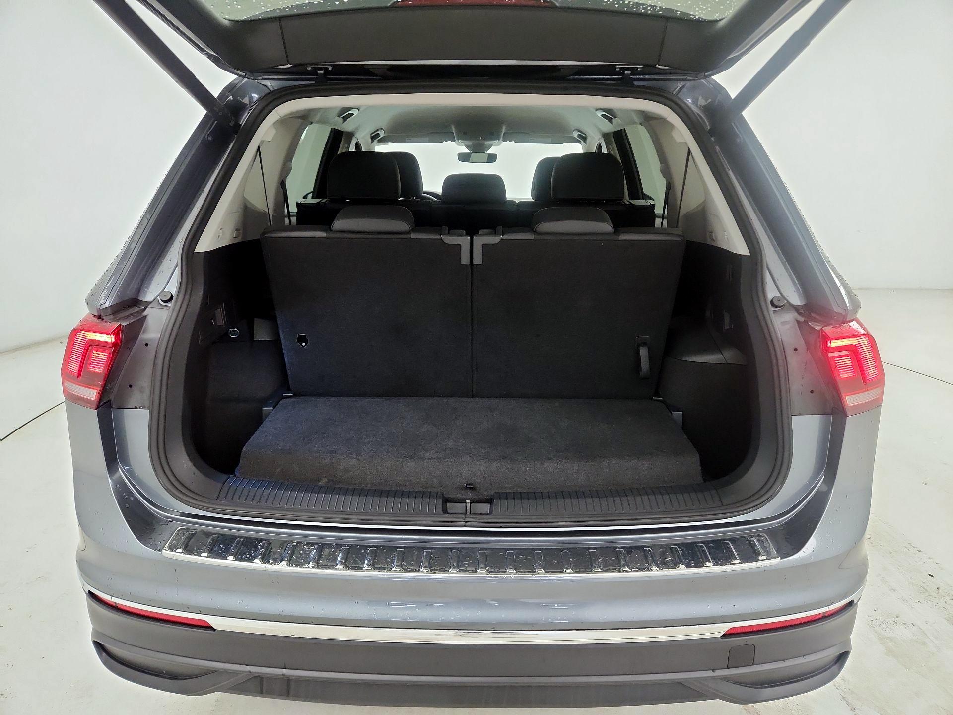 Thumbnail: 2024 Volkswagen Tiguan - 16