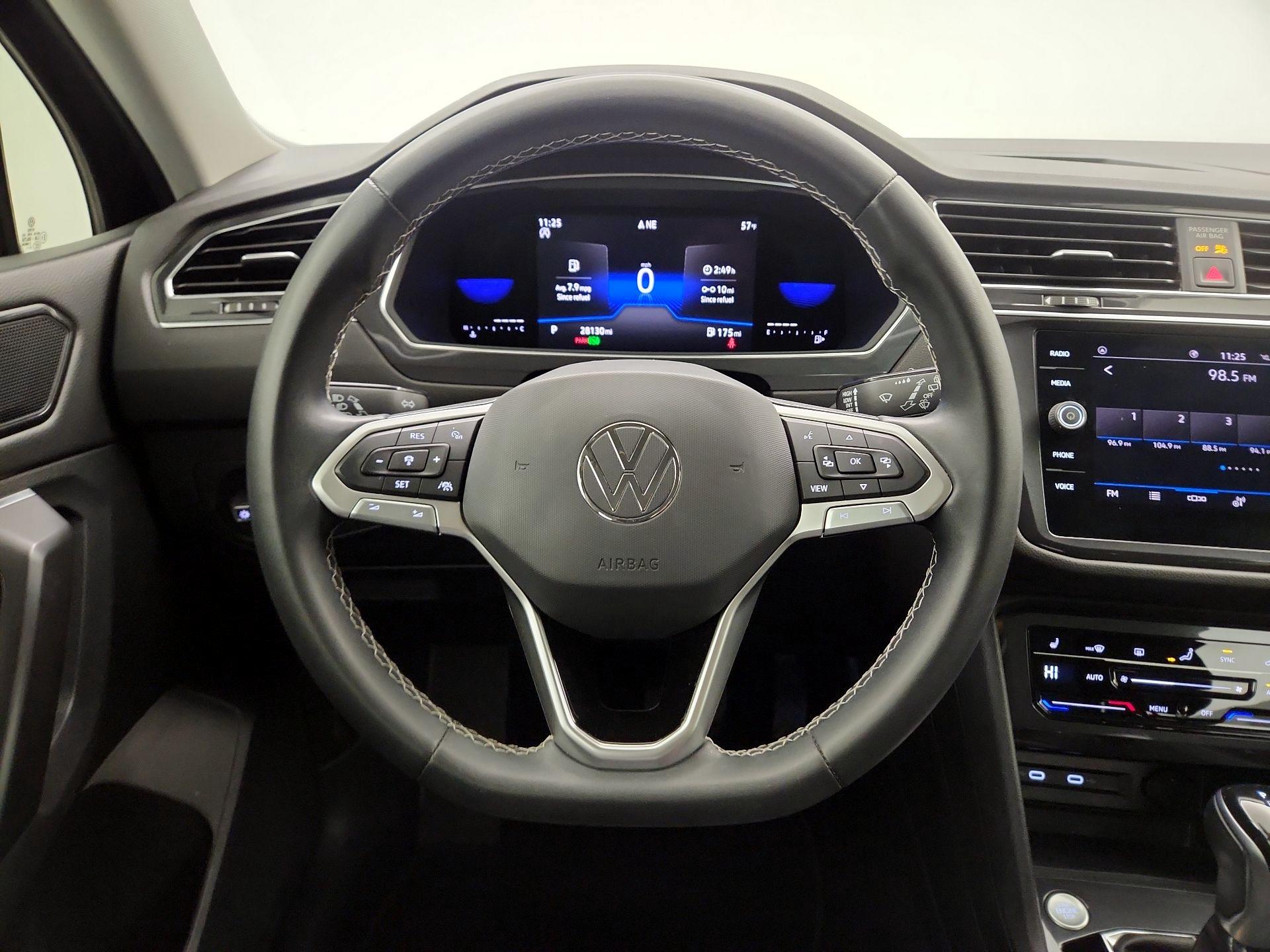 Thumbnail: 2023 Volkswagen Tiguan - 10