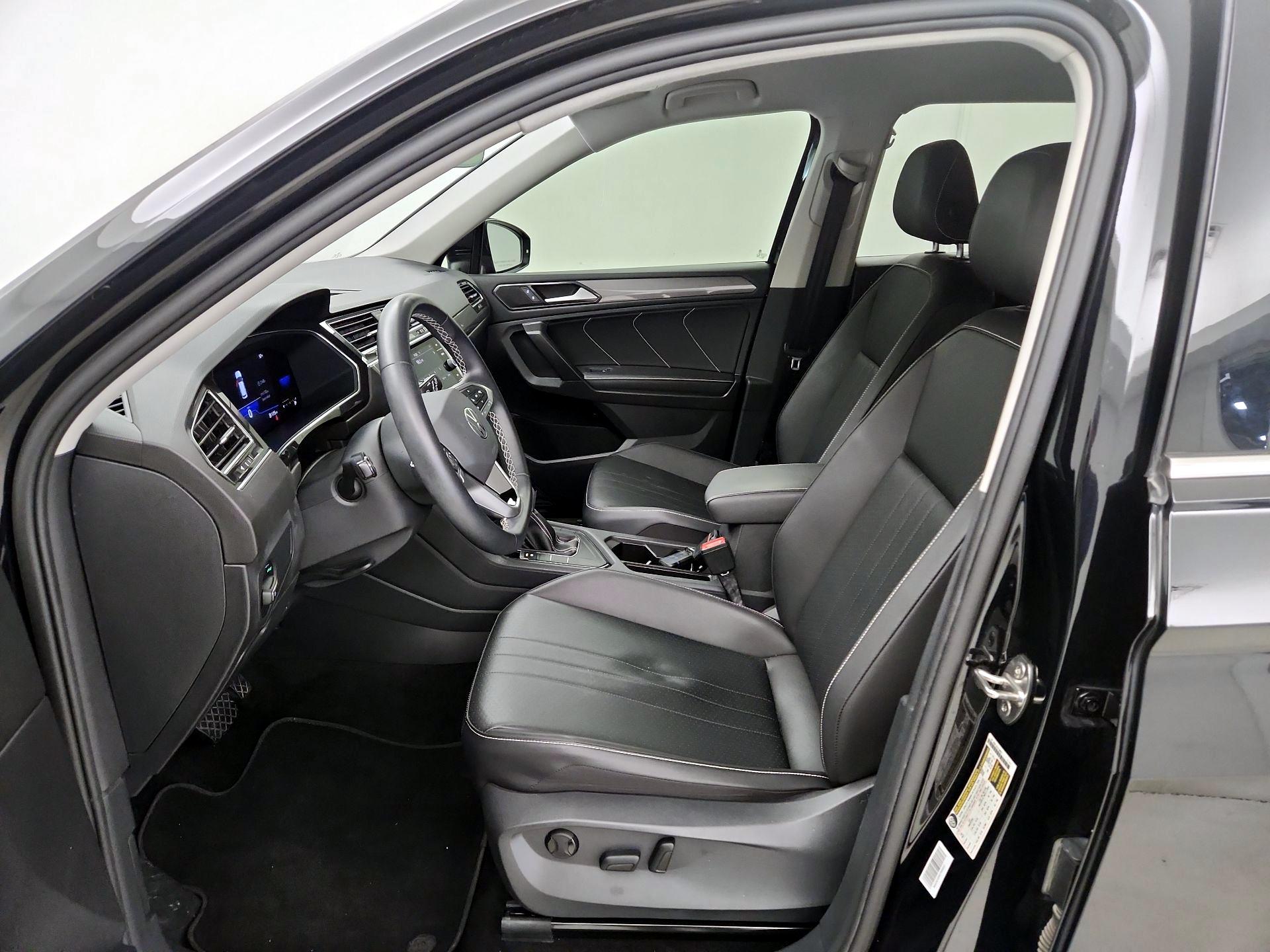 Thumbnail: 2023 Volkswagen Tiguan - 11