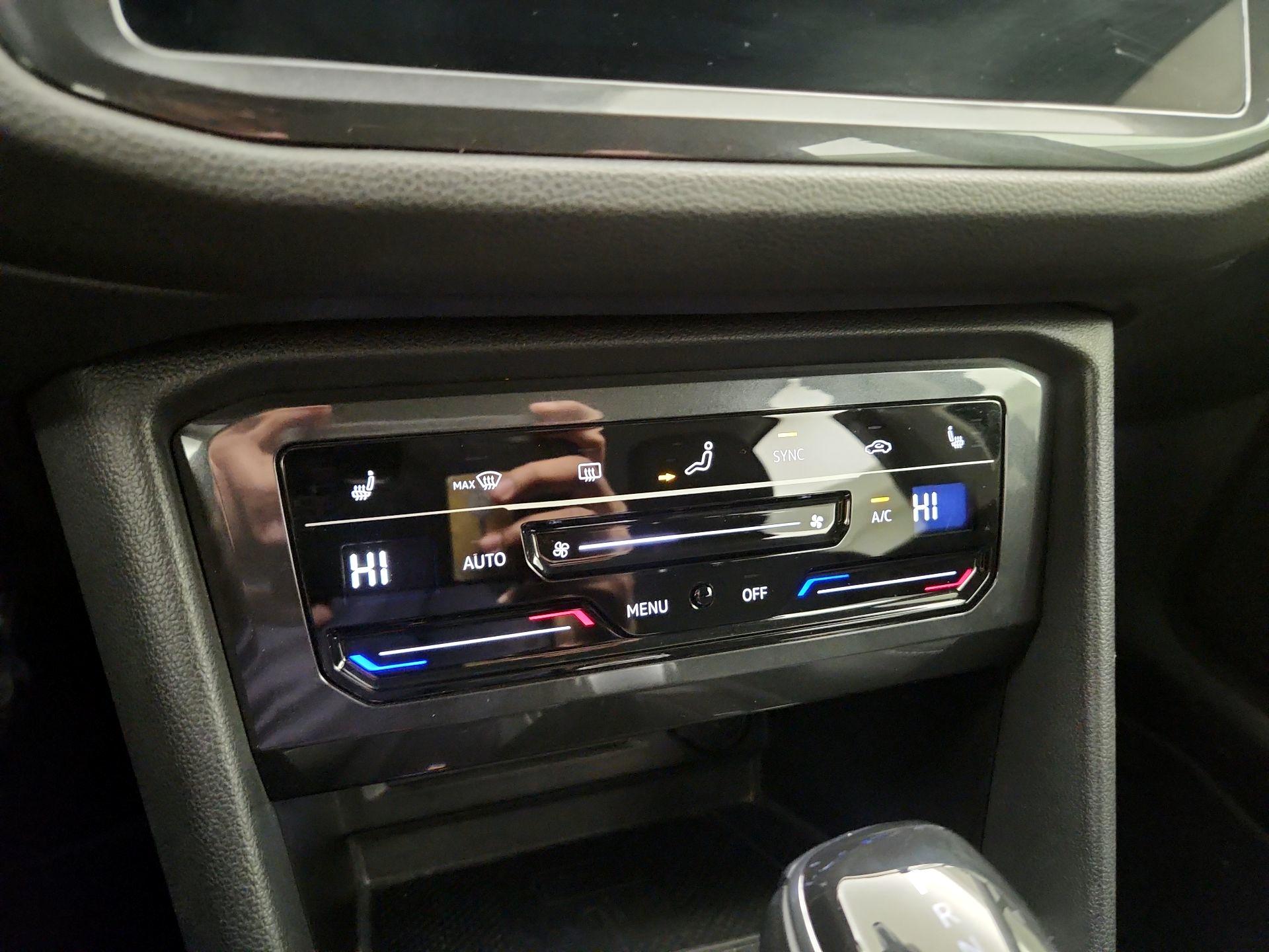 Thumbnail: 2023 Volkswagen Tiguan - 16