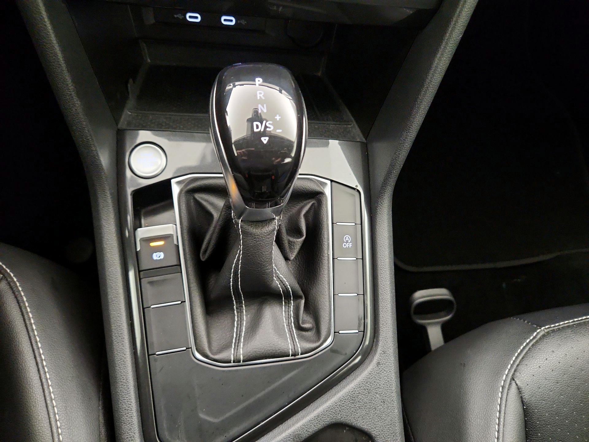 Thumbnail: 2023 Volkswagen Tiguan - 17