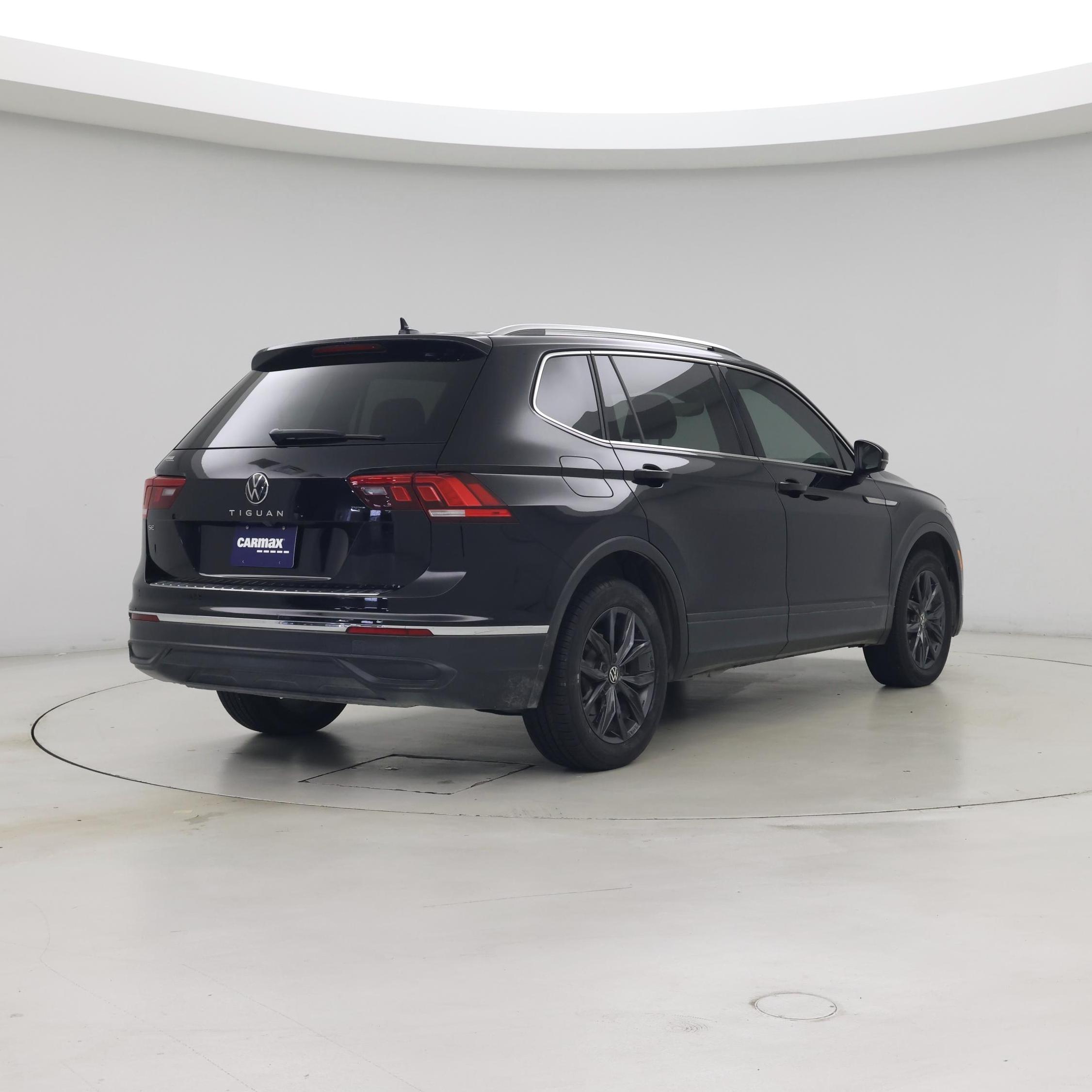 Thumbnail: 2023 Volkswagen Tiguan - 8