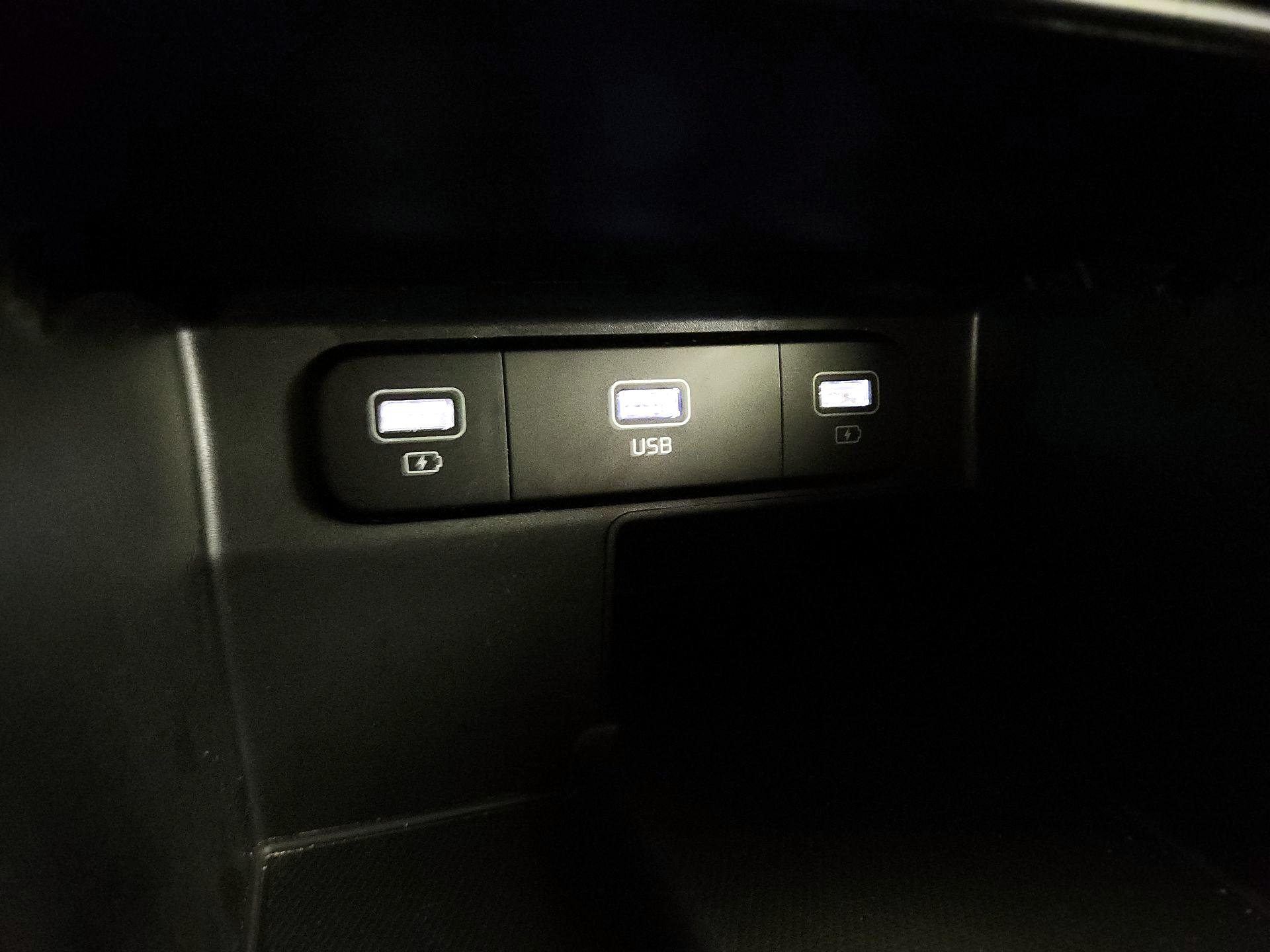 Thumbnail: 2021 Kia Sorento - 18