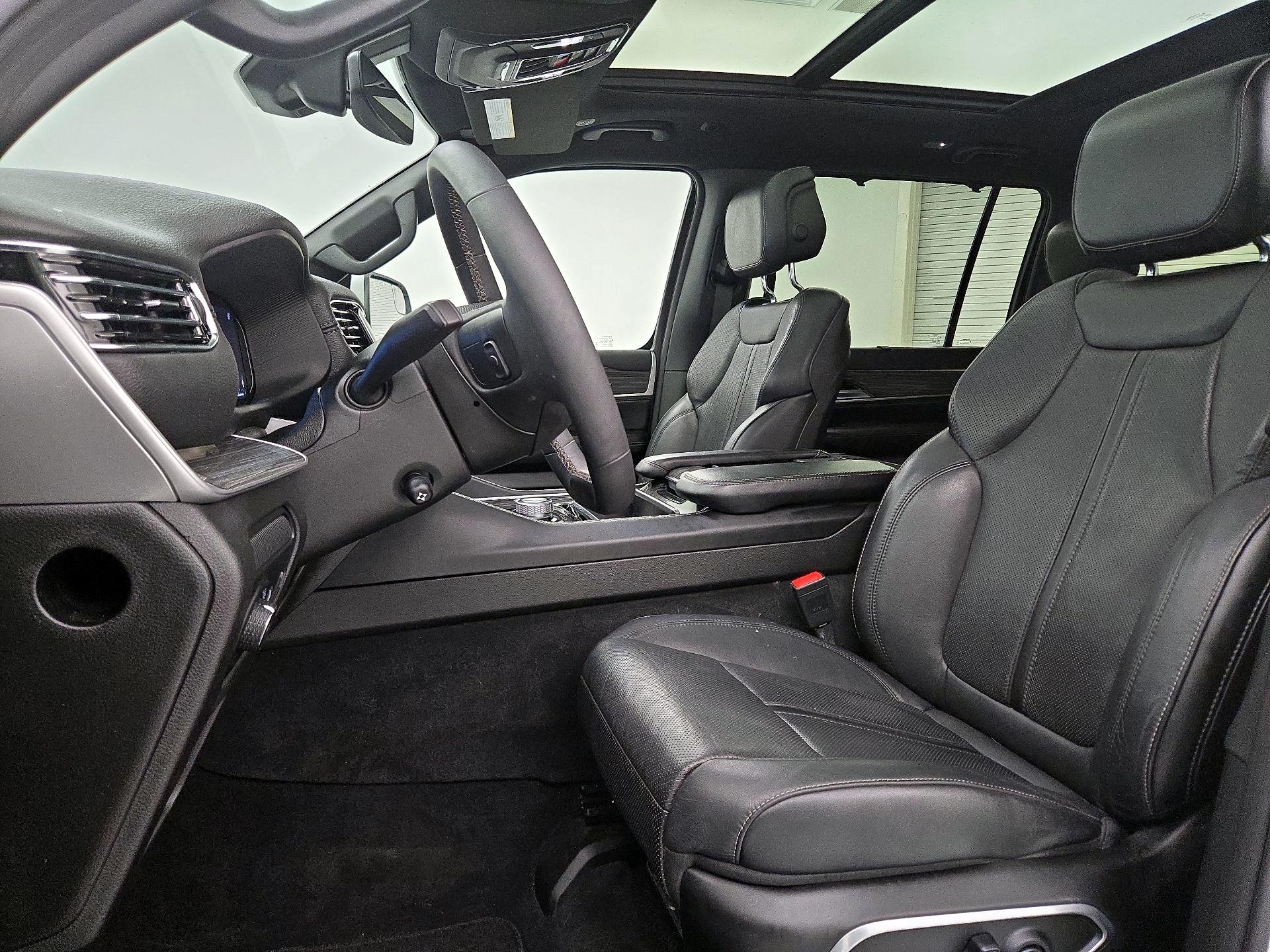 Thumbnail: 2022 Jeep Wagoneer - 11