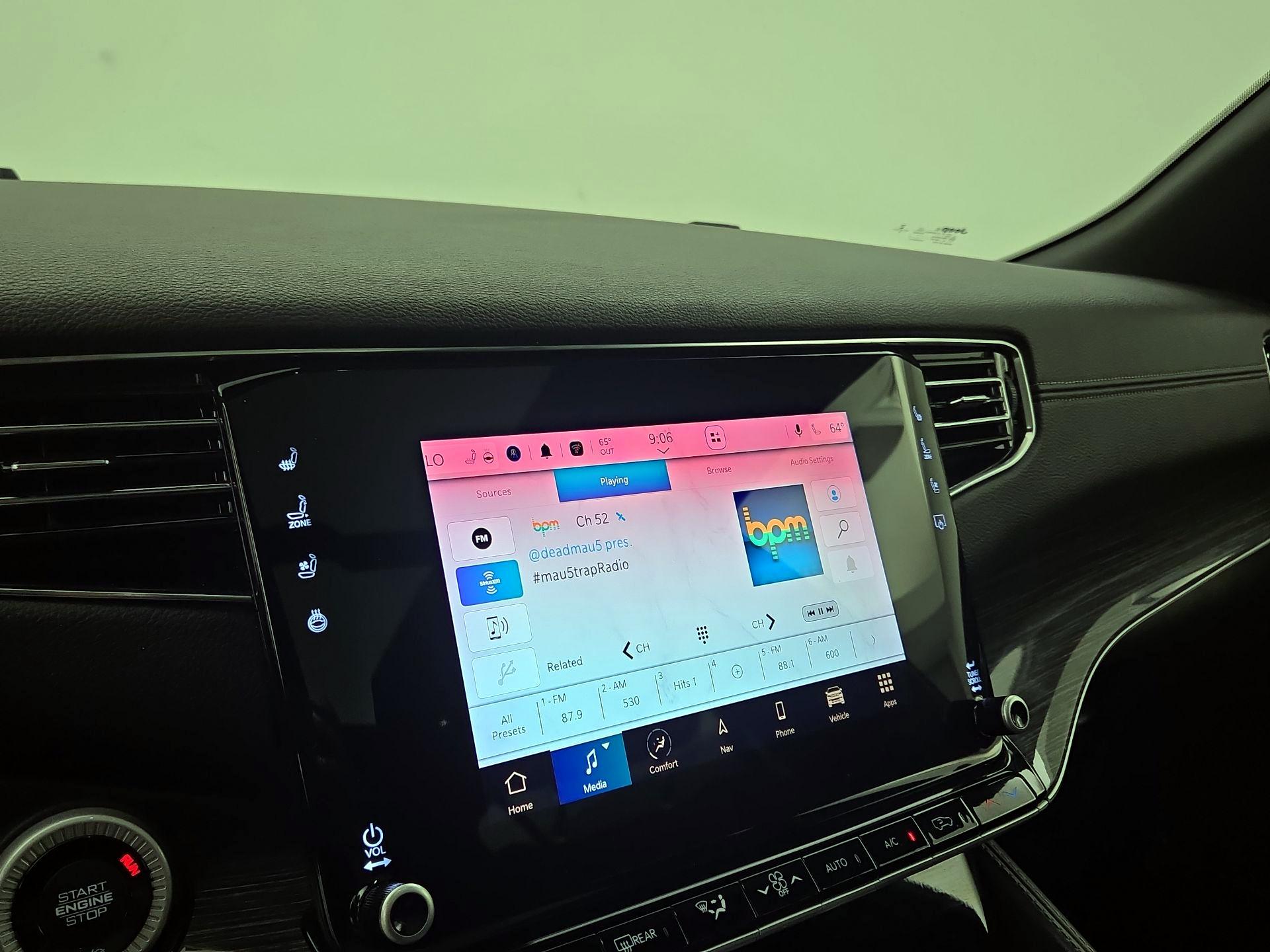 Thumbnail: 2022 Jeep Wagoneer - 16