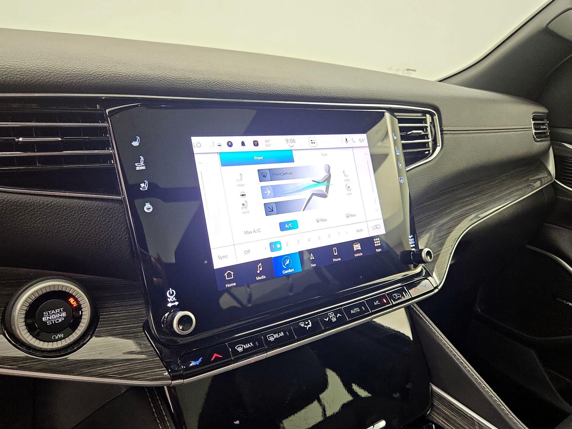 Thumbnail: 2022 Jeep Wagoneer - 17