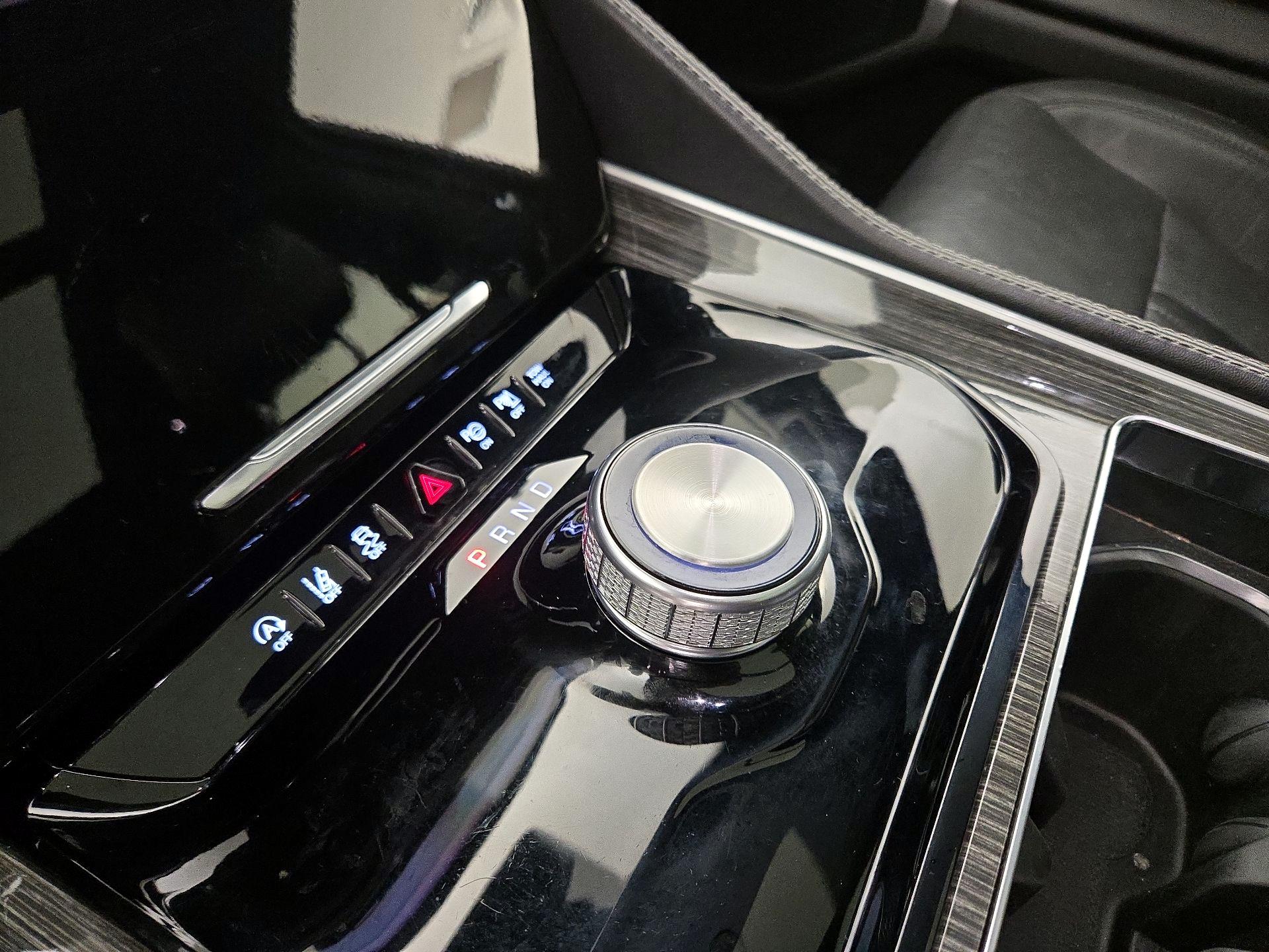 Thumbnail: 2022 Jeep Wagoneer - 18