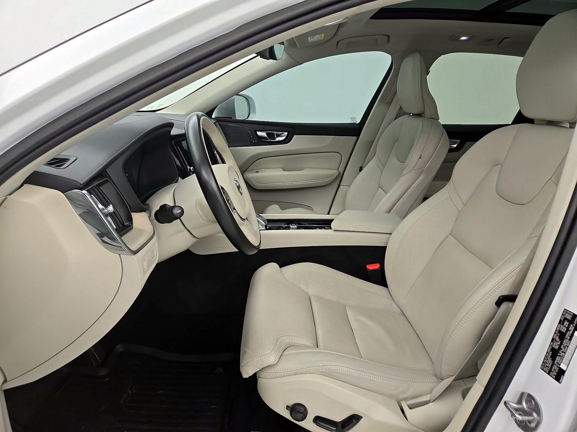 Thumbnail: 2022 Volvo XC60 - 11